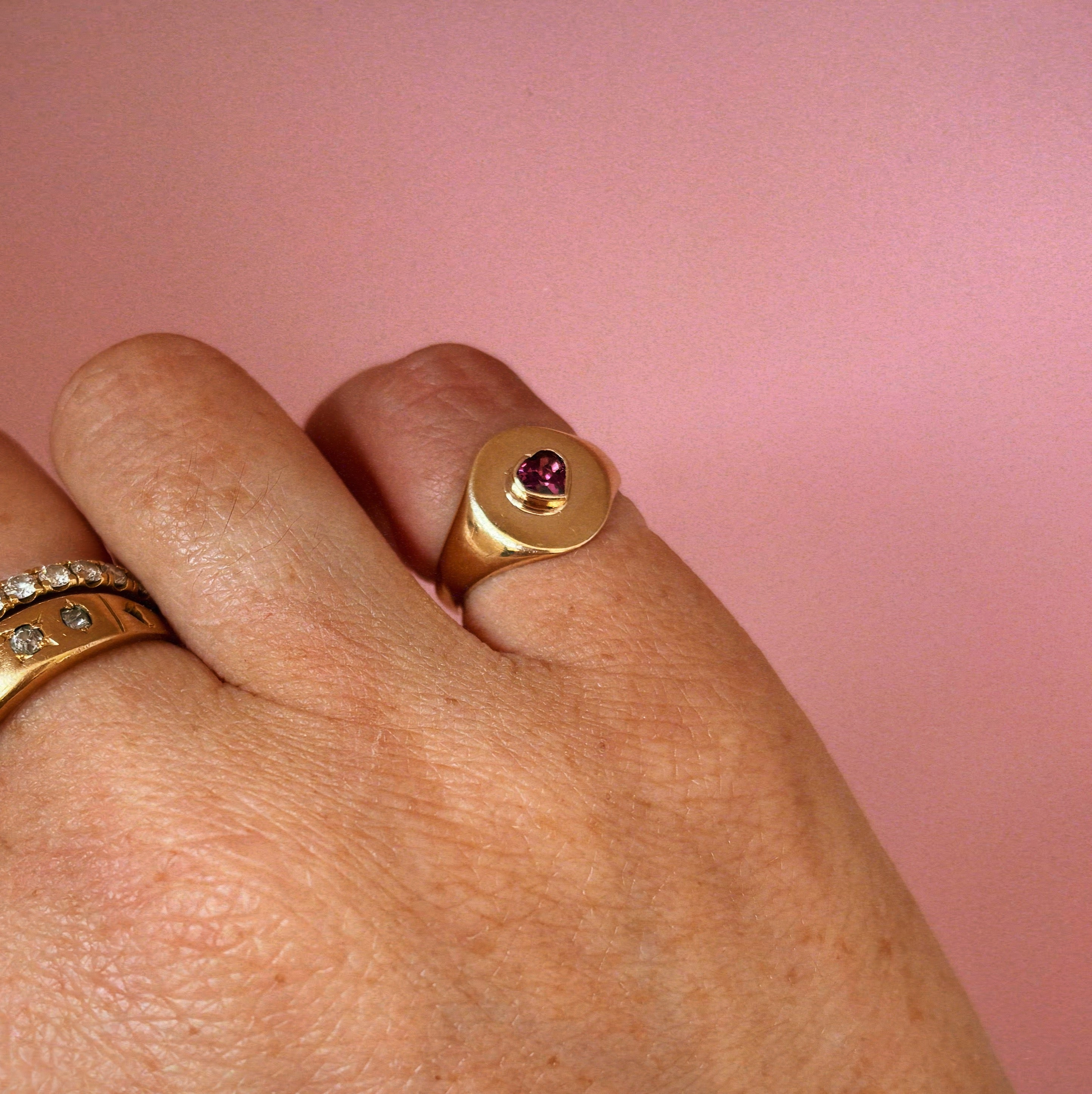 9ct gold garnet ring from 1990