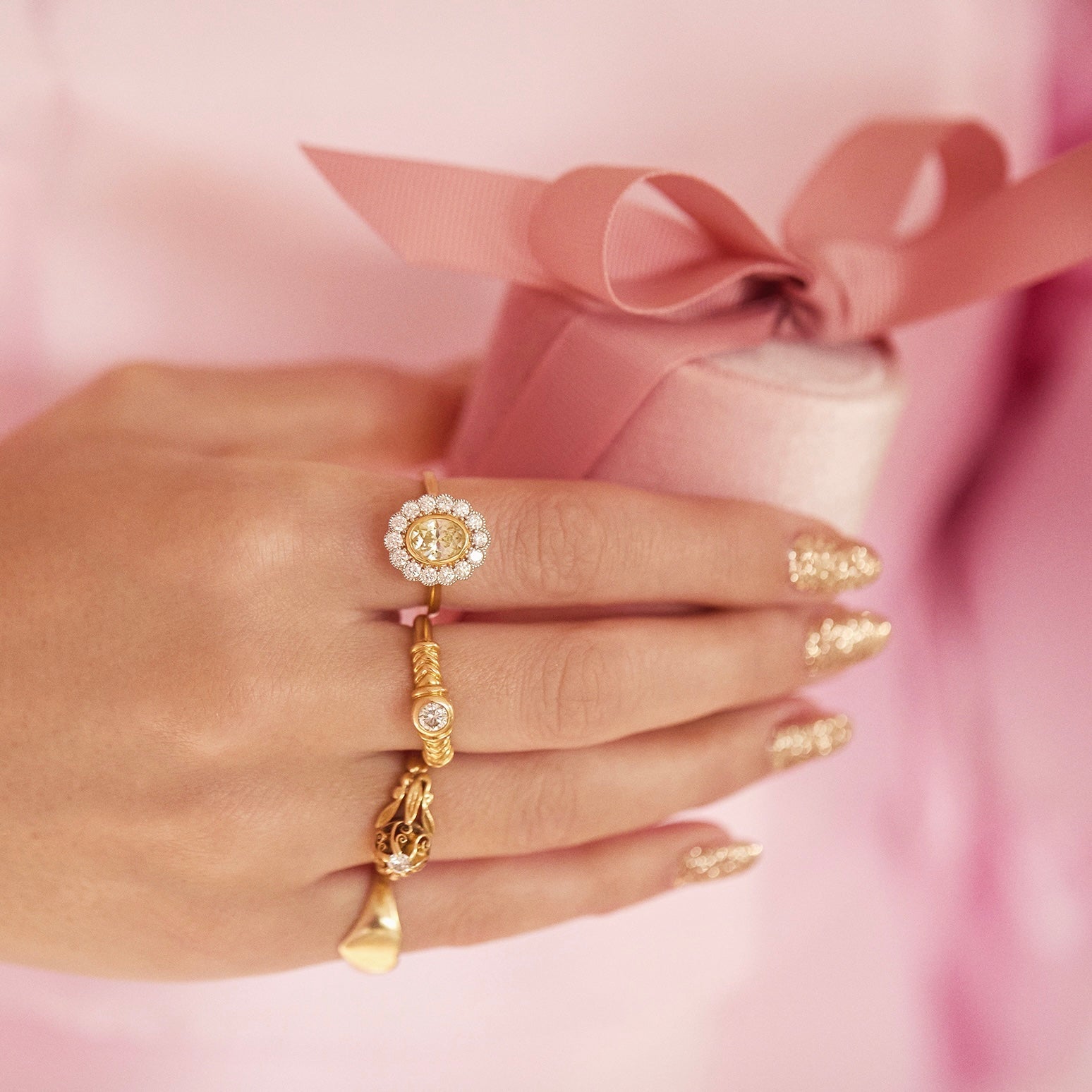 18ct gold carved diamond ring