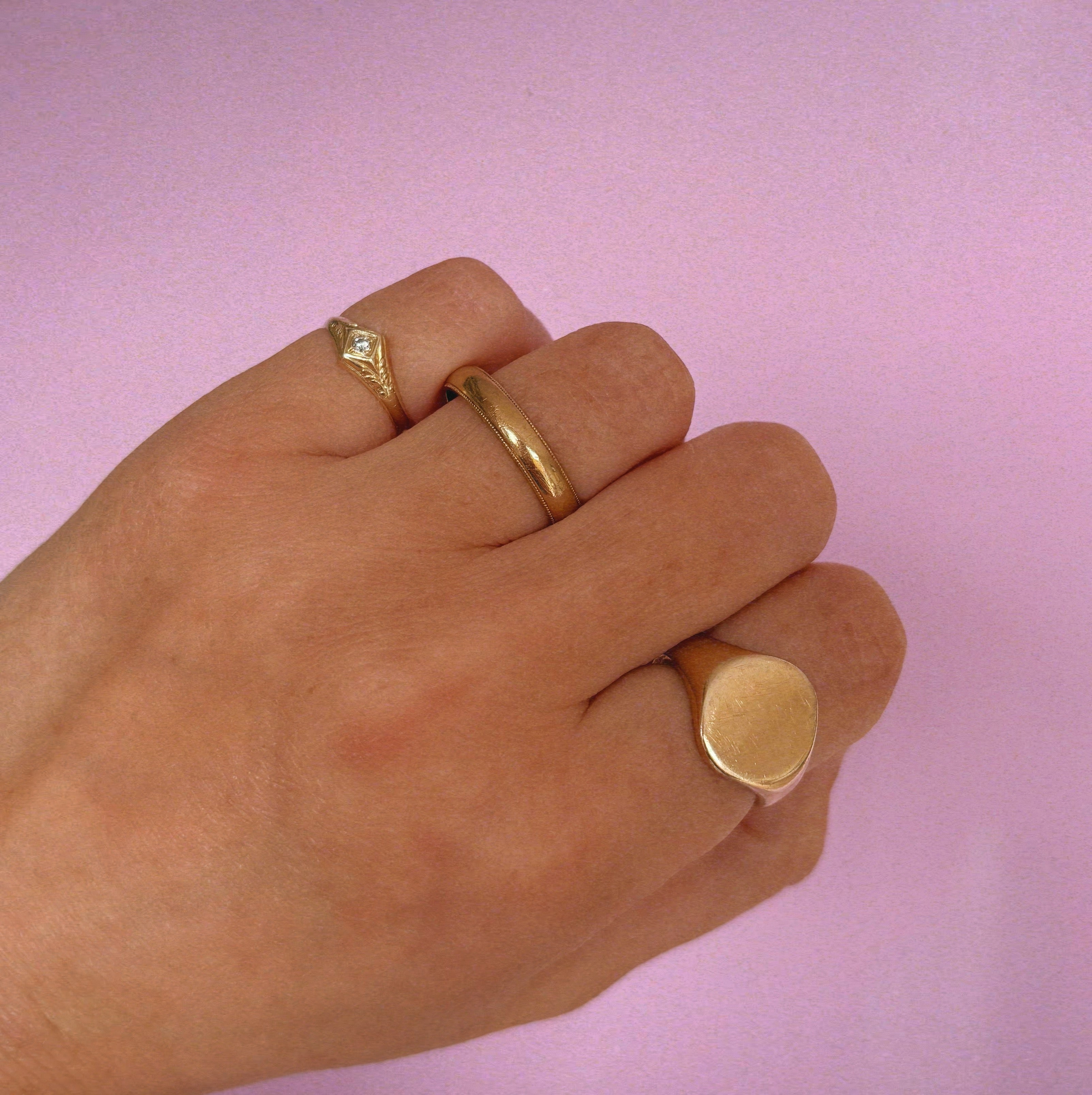18ct gold band with a beaded edge from 1986