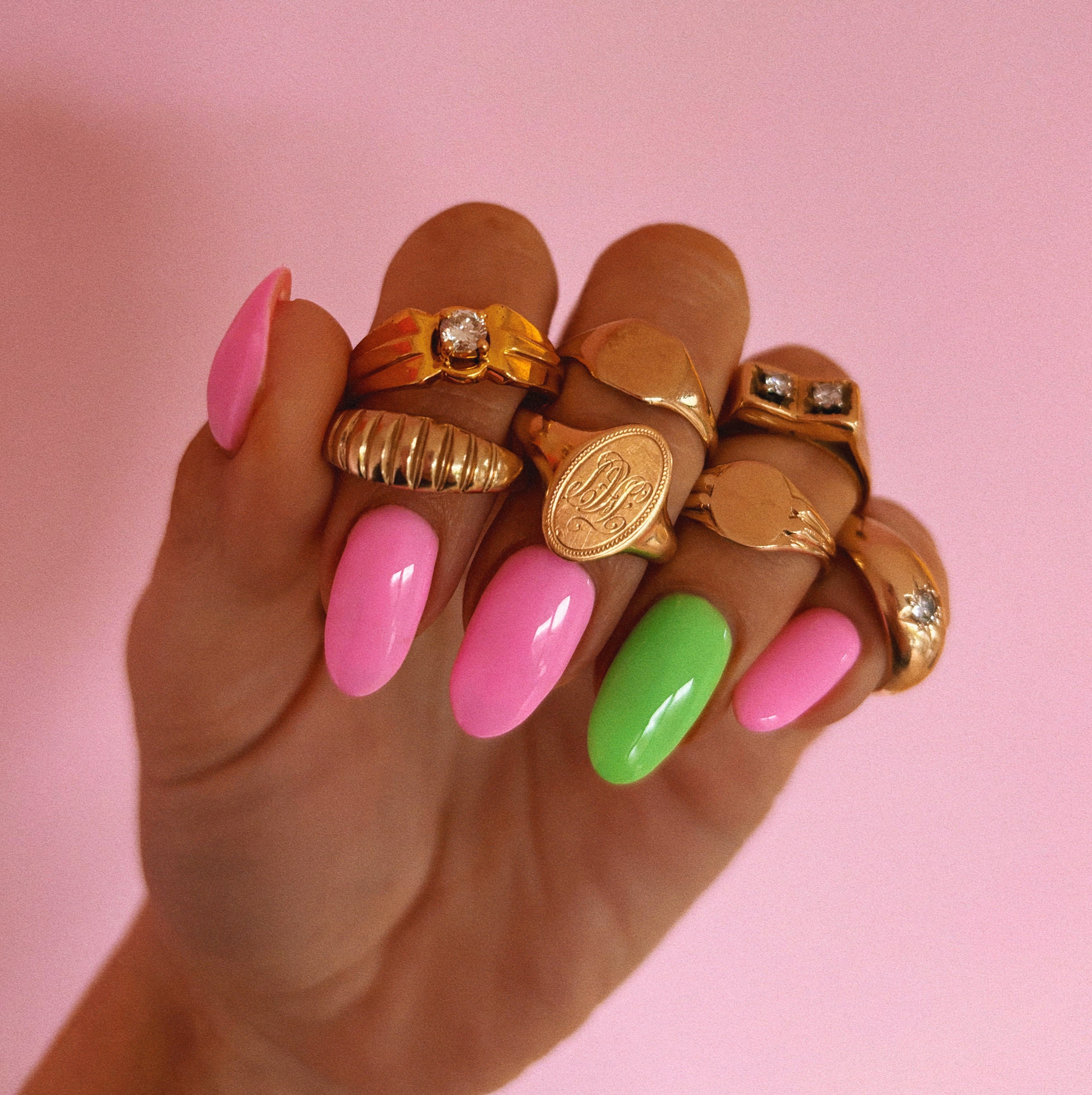 18ct gold tanzanite oval signet ring