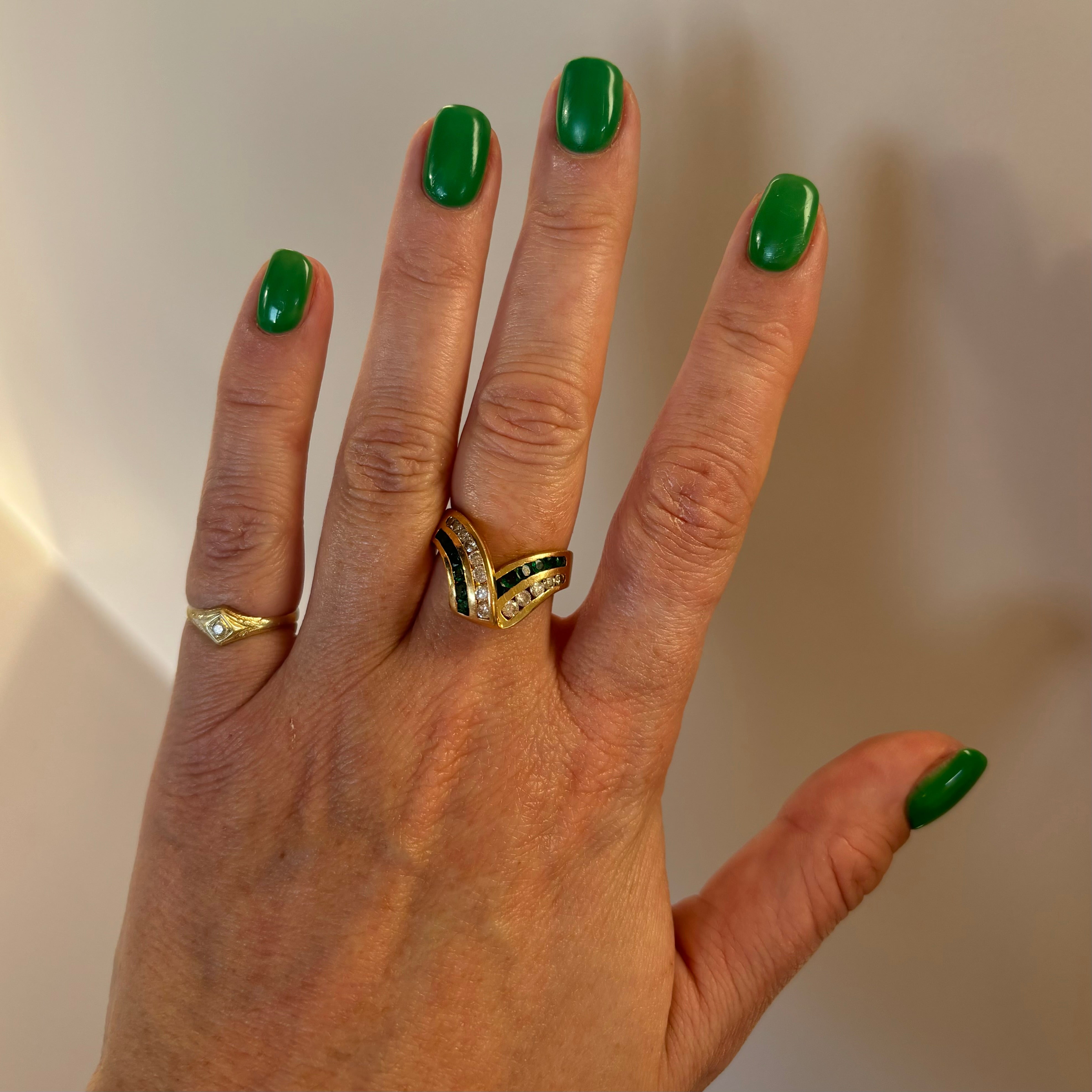 14ct gold emerald and diamond wishbone ring