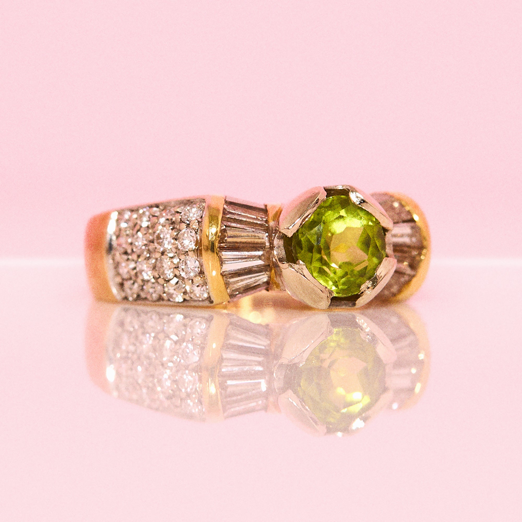18ct gold peridot and baguette diamond ring
