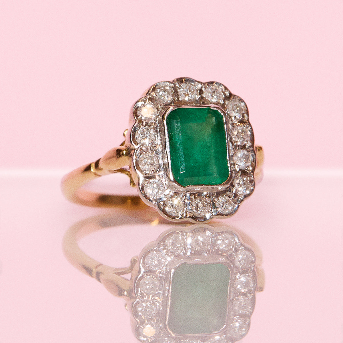 Vintage 18ct gold emerald and diamond cluster ring