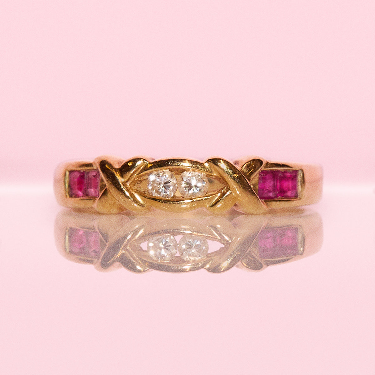 Vintage 18ct gold 0.08ct ruby and 0.04ct diamond pinky ring