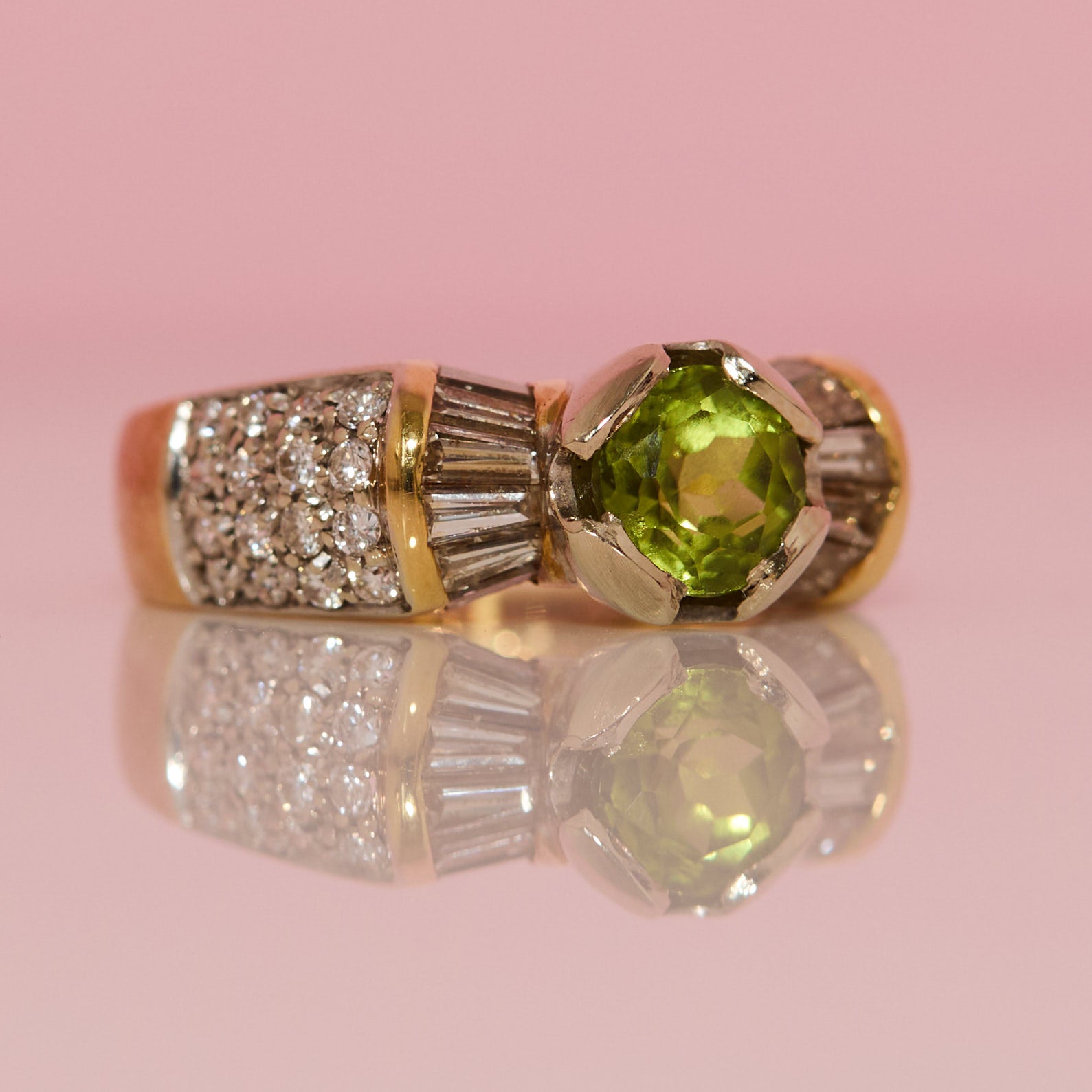 18ct gold peridot and baguette diamond ring