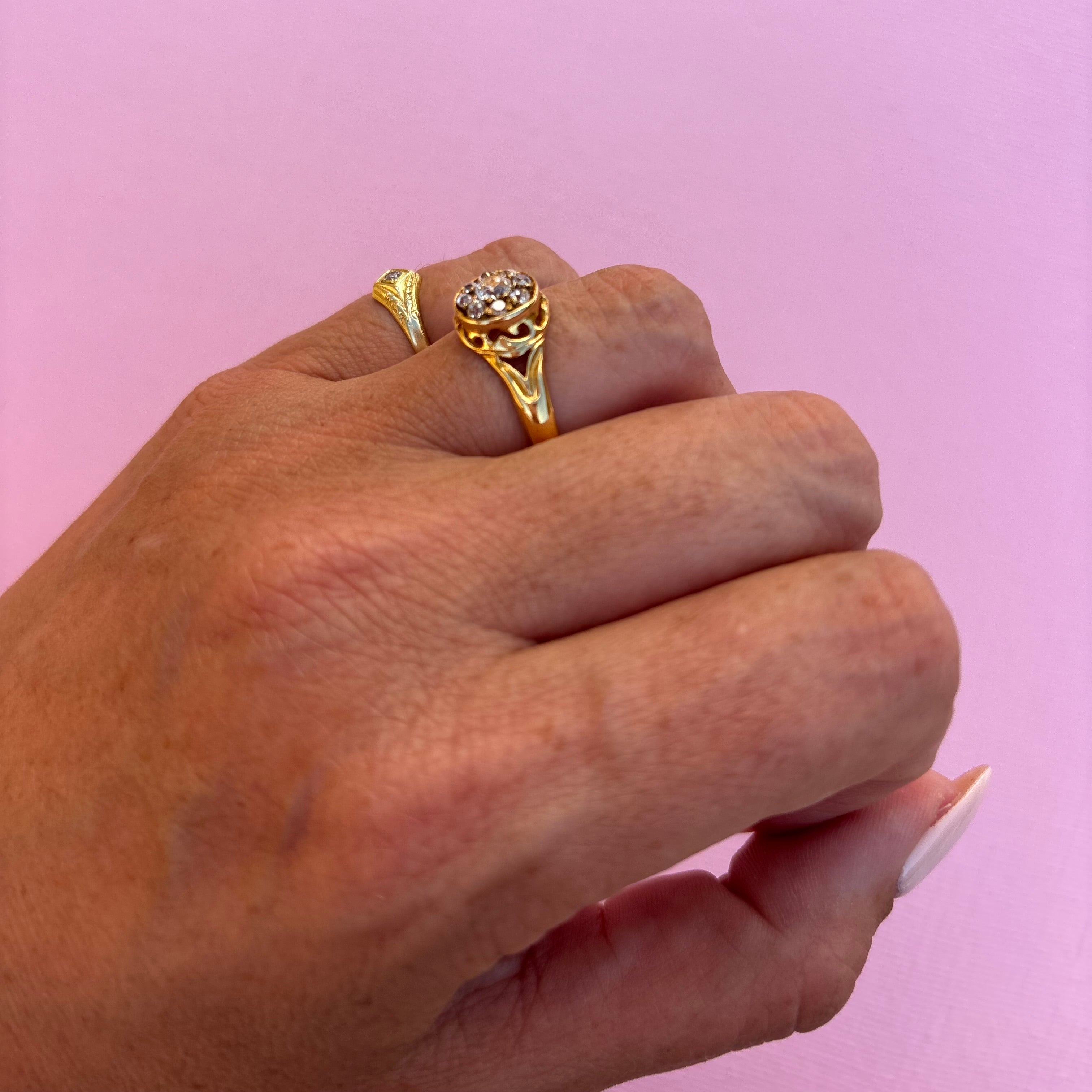 Vintage 18ct gold old cut diamond carved ring