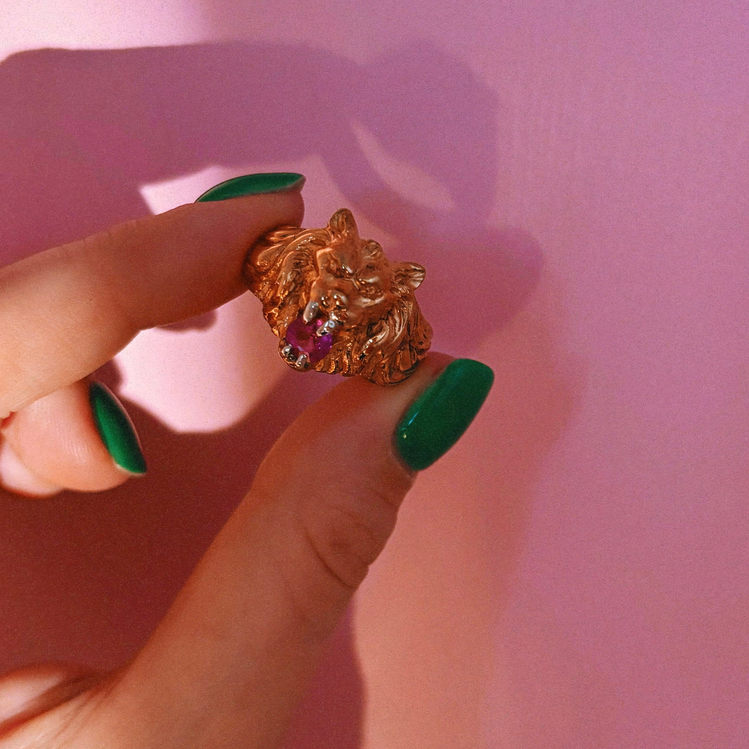 18ct gold pink sapphire lion ring