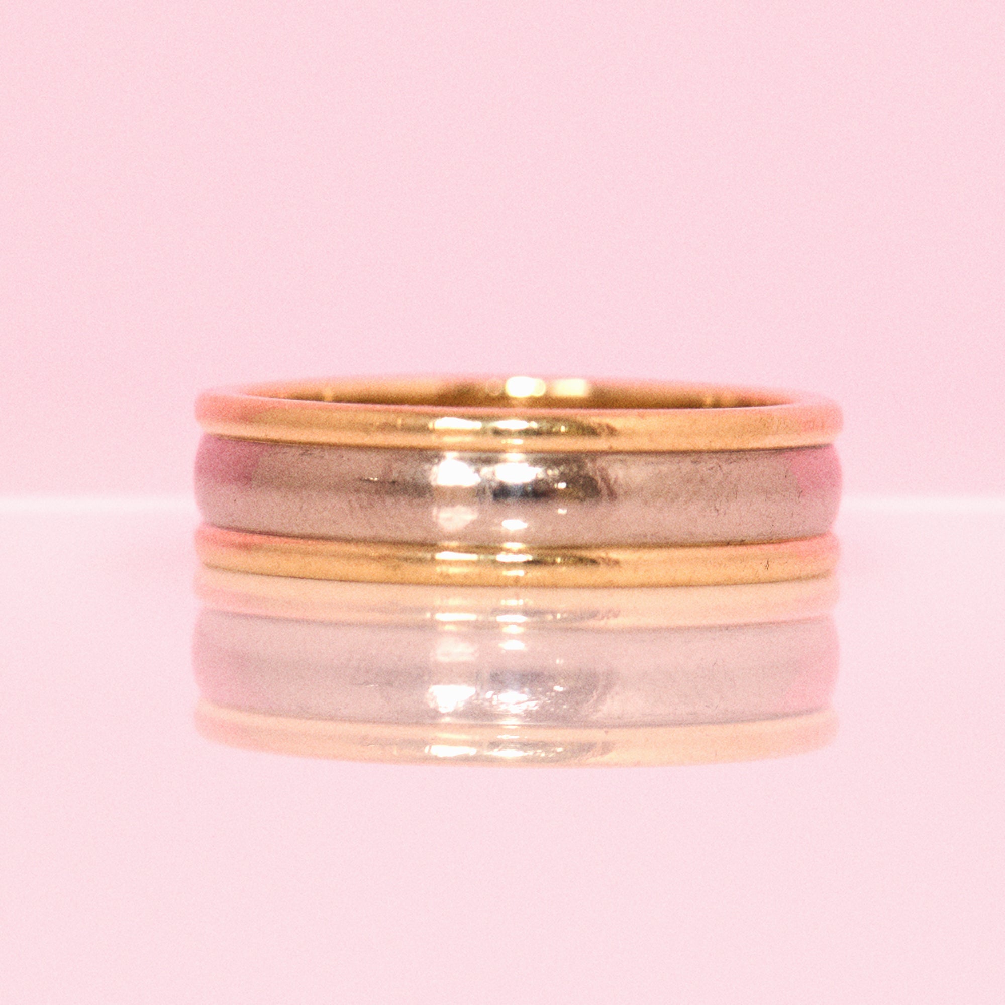 18ct gold two tone mens band with a raised edge