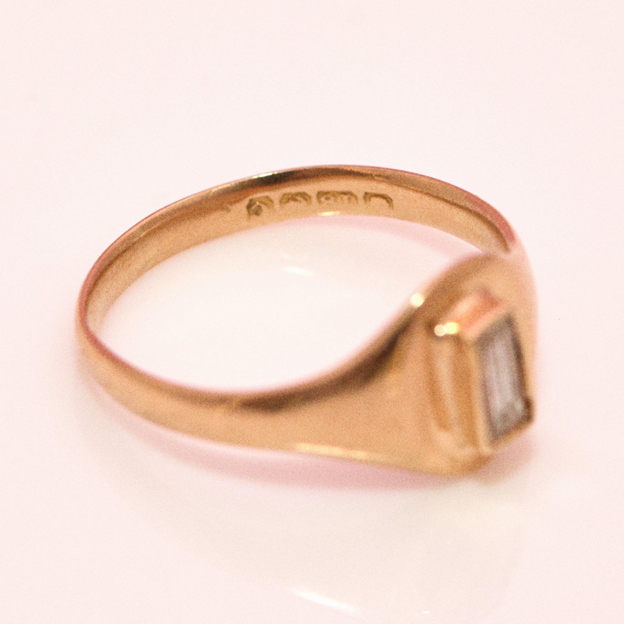 9ct gold 0.30ct baguette diamond vintage signet ring from 1927