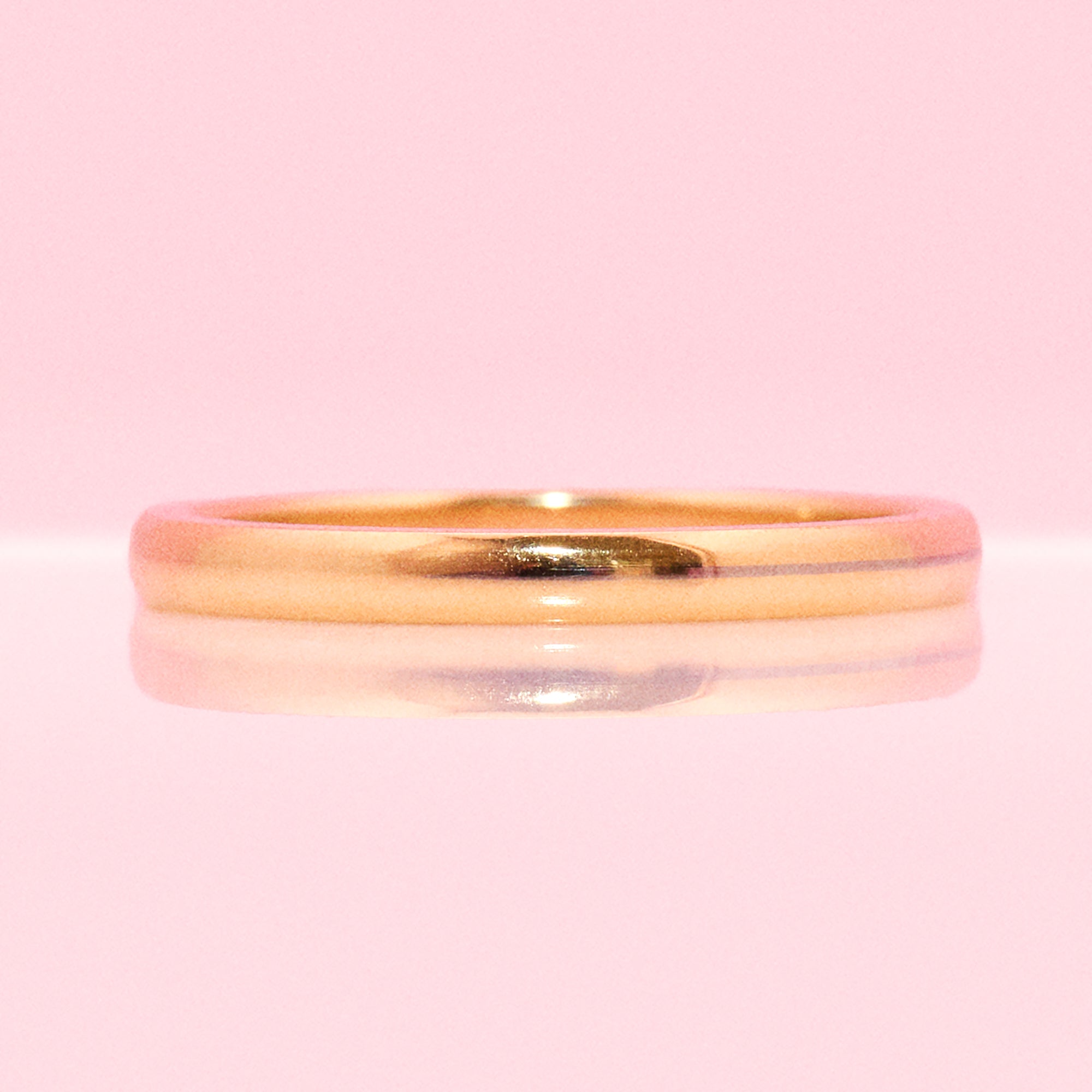 18ct gold 2mm curved band