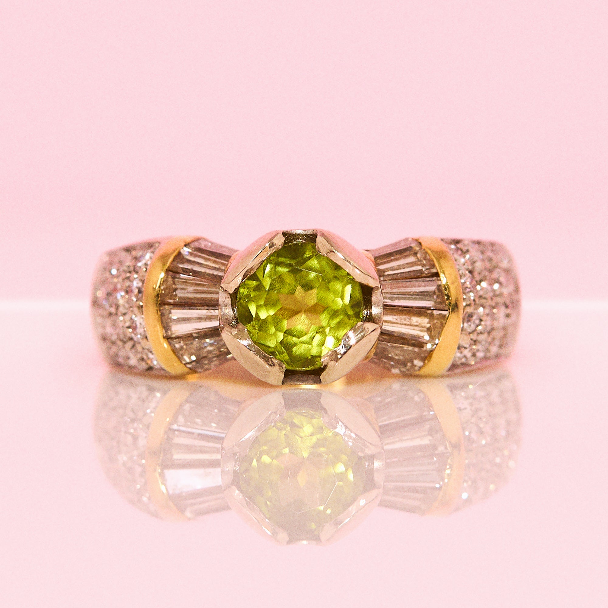 18ct gold peridot and baguette diamond ring