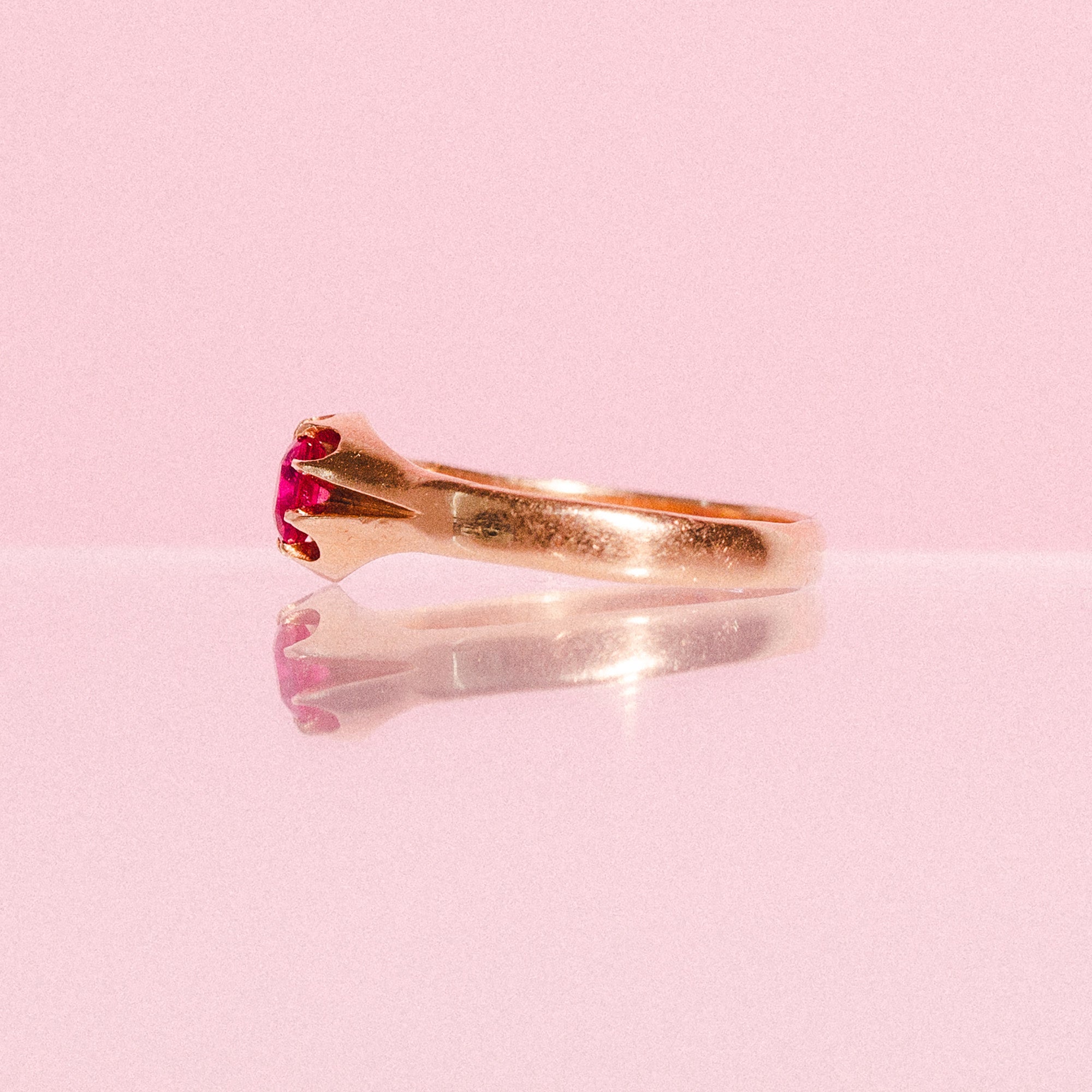 18ct gold ring set with one ruby