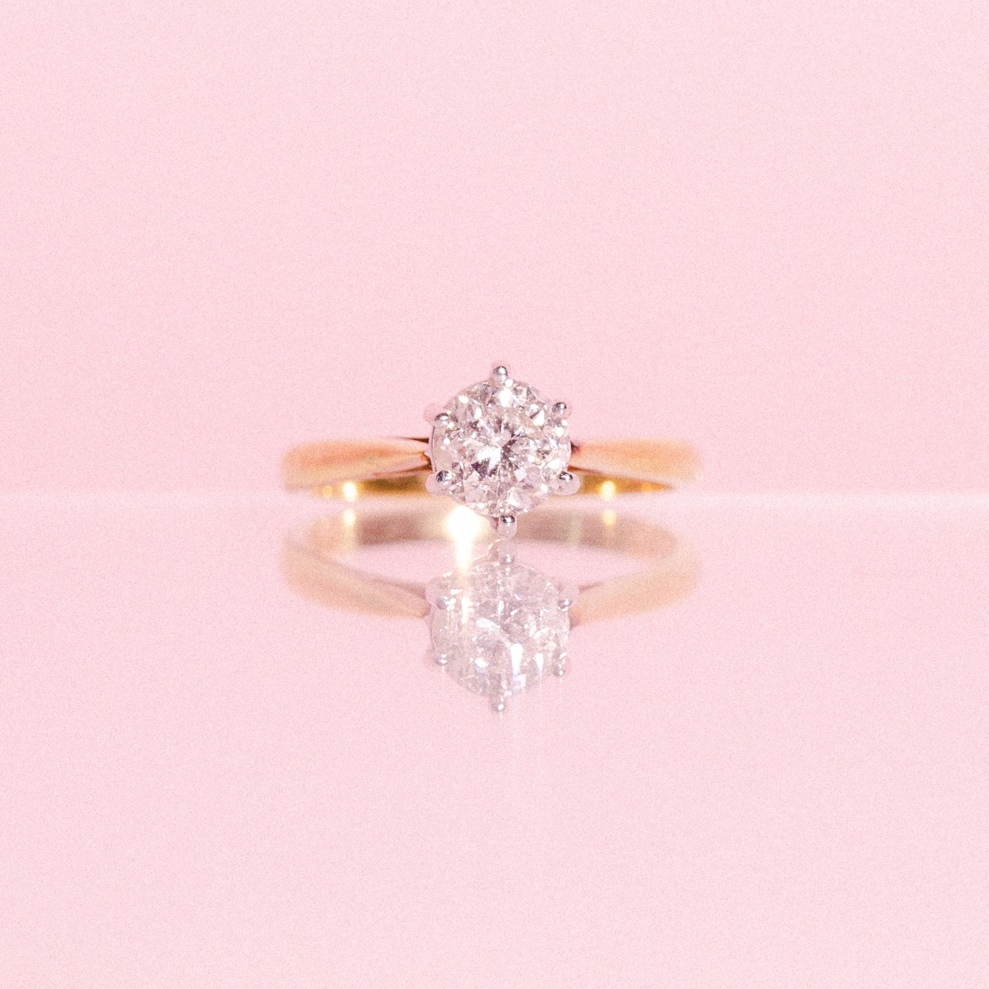 18ct yellow gold ring set with one diamond