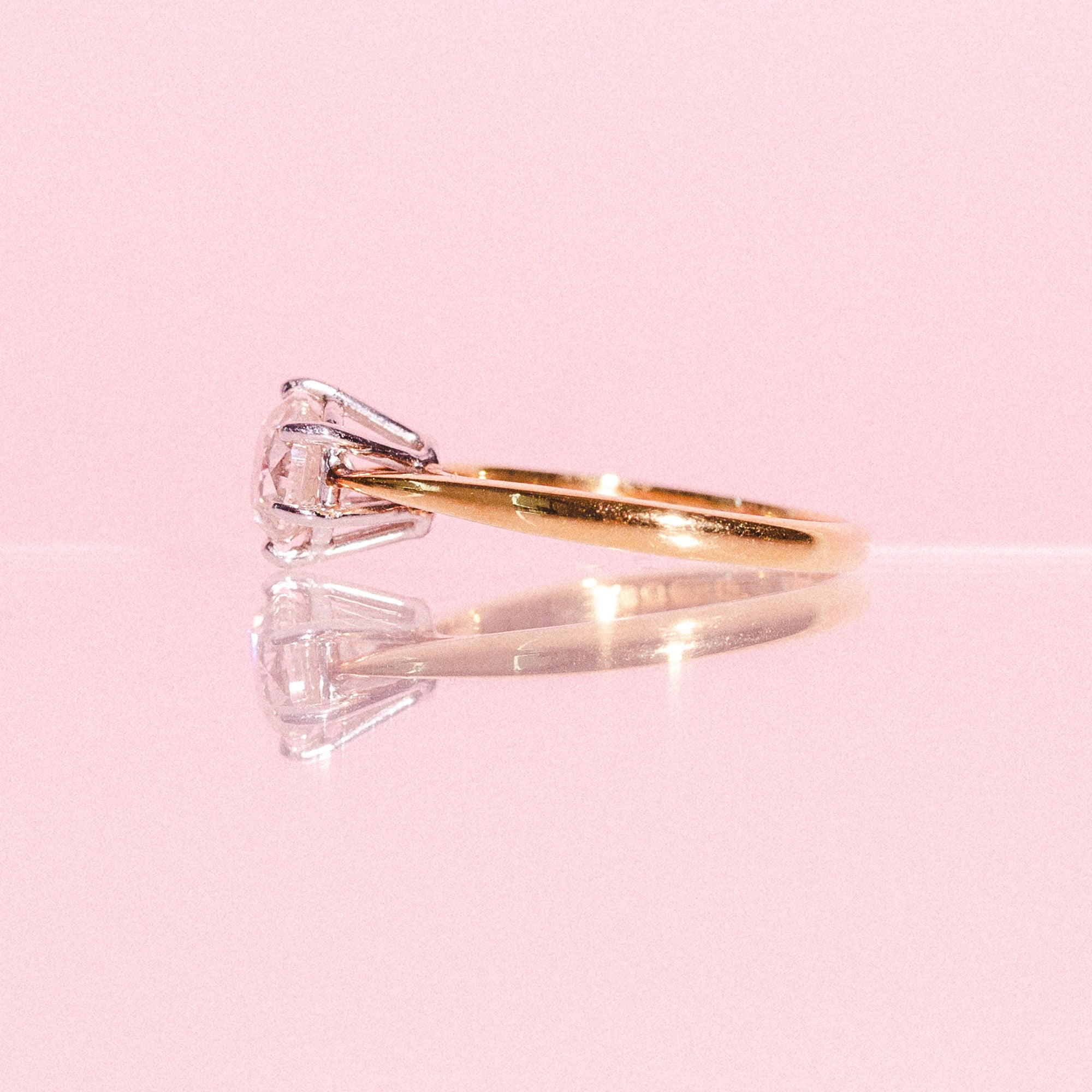 18ct yellow gold ring set with one diamond