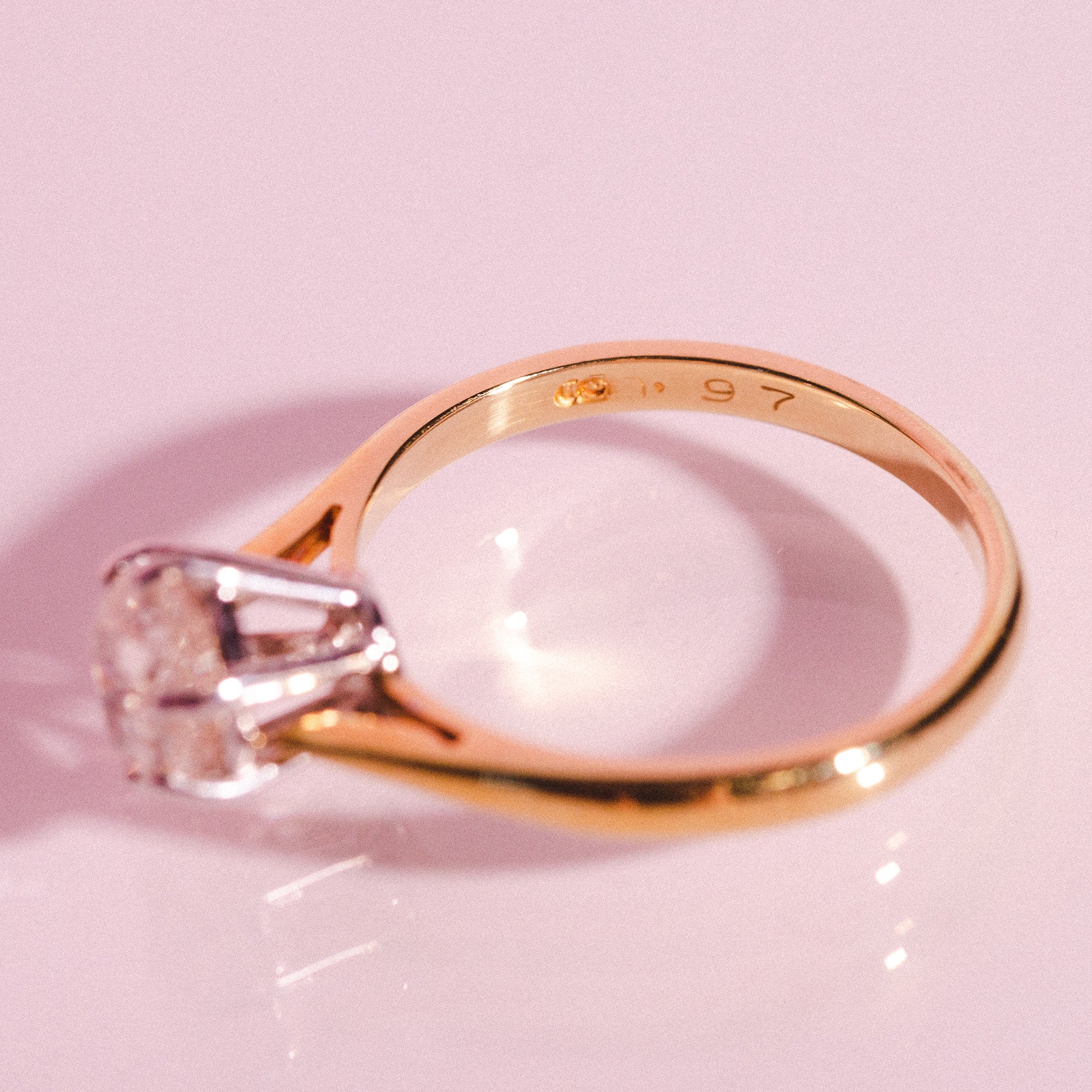 18ct yellow gold ring set with one diamond
