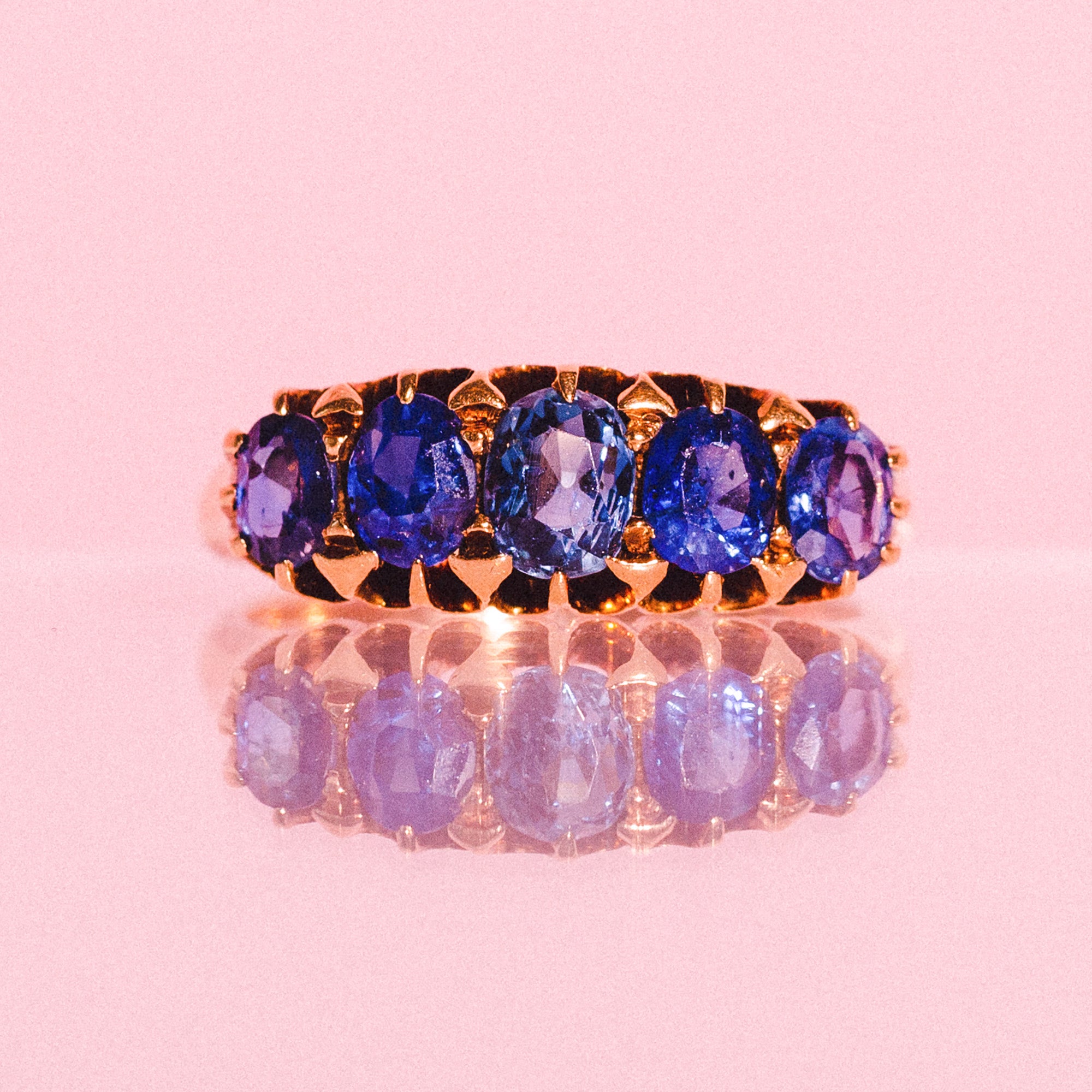 18ct gold ring set with sapphires