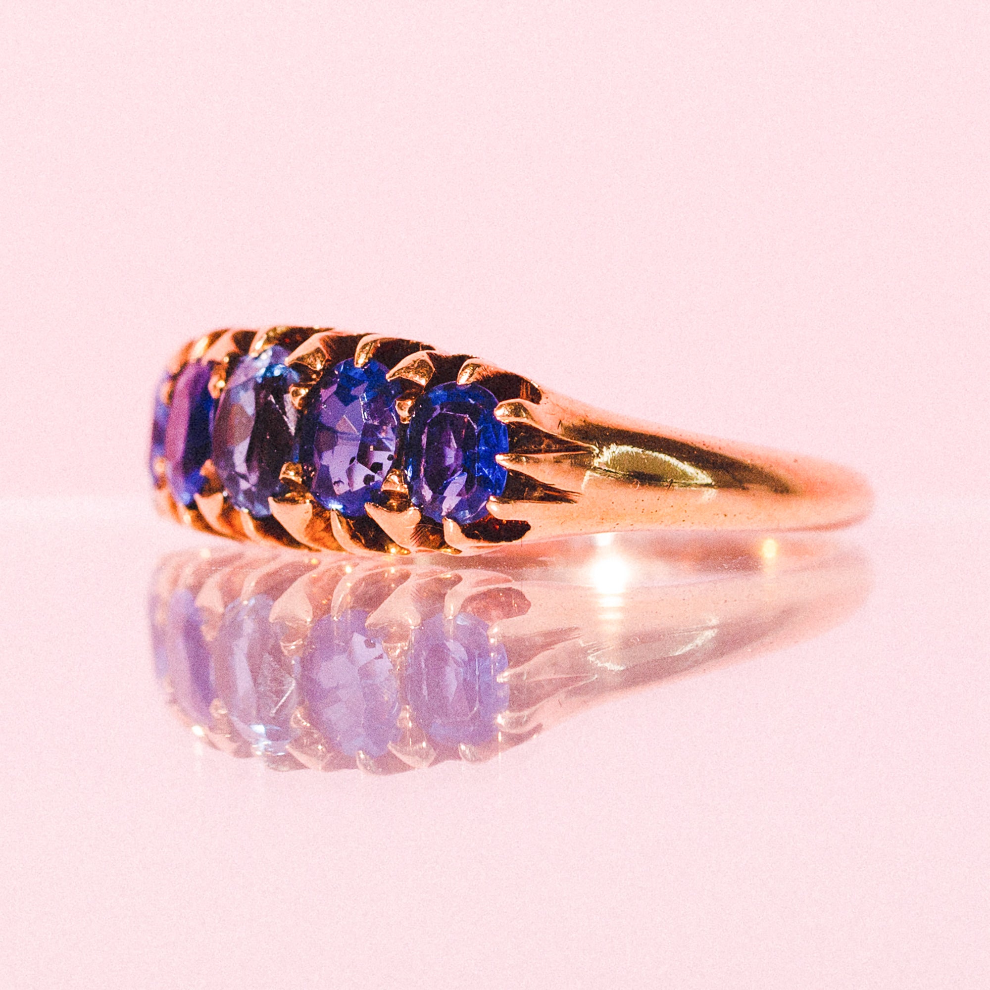 18ct gold ring set with sapphires