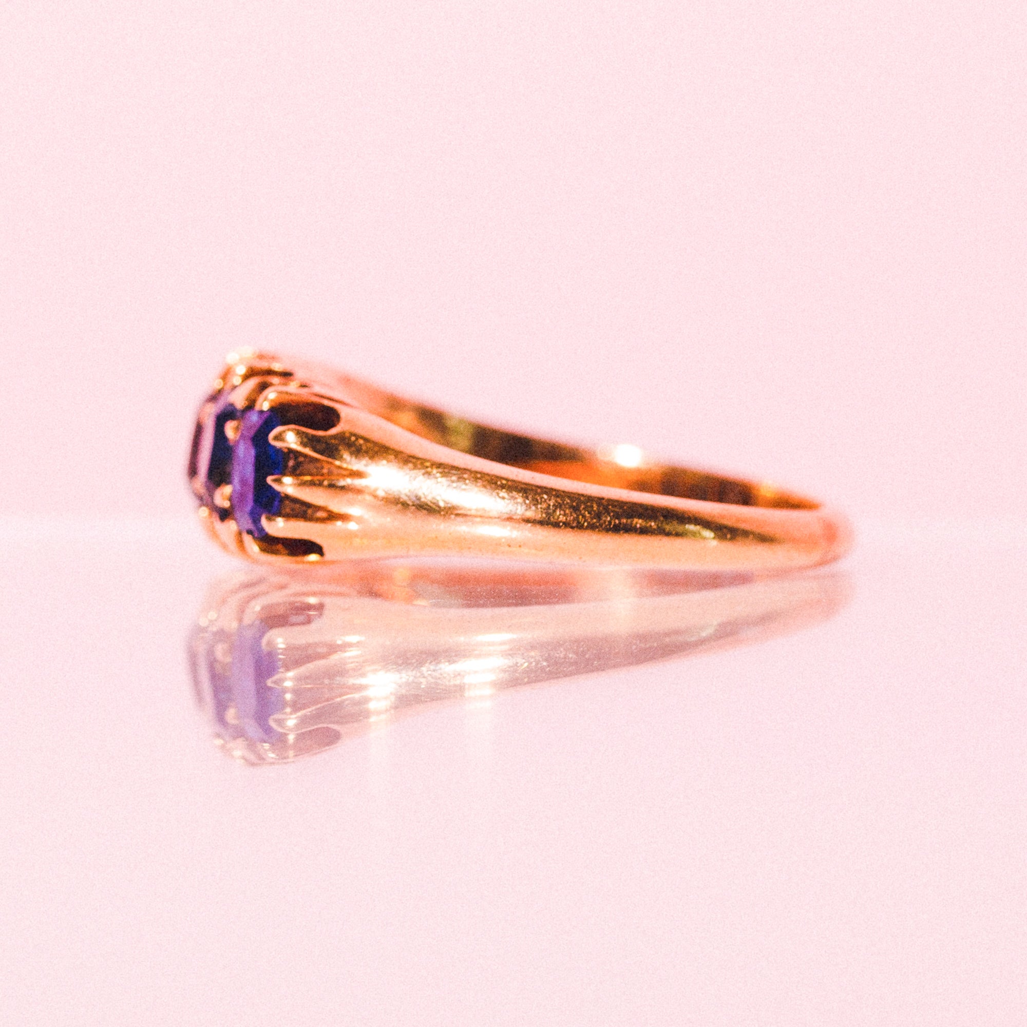 18ct gold ring set with sapphires