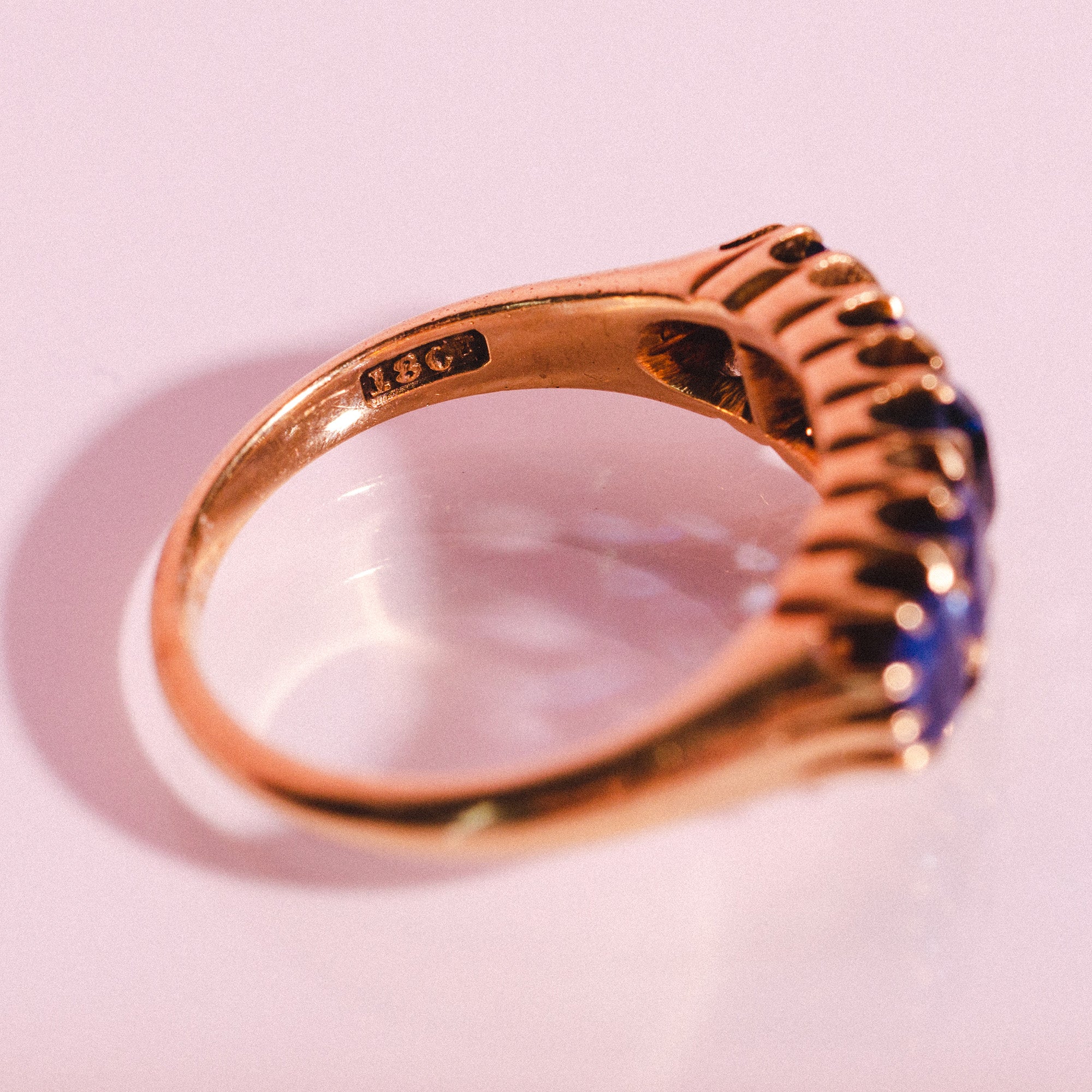 18ct gold ring set with sapphires