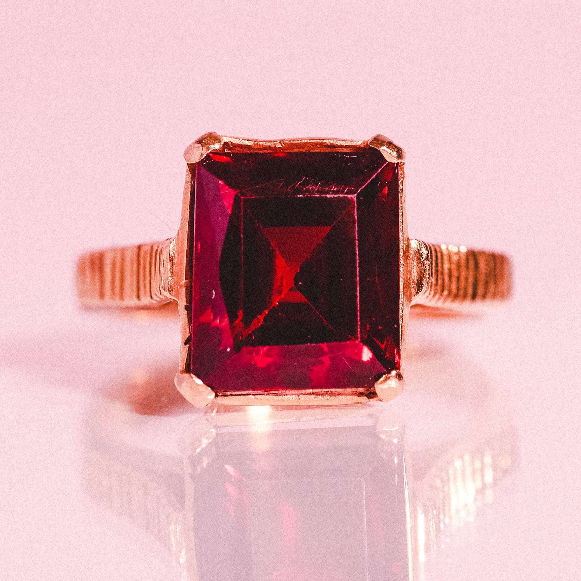 18ct gold ring set with a single garnet