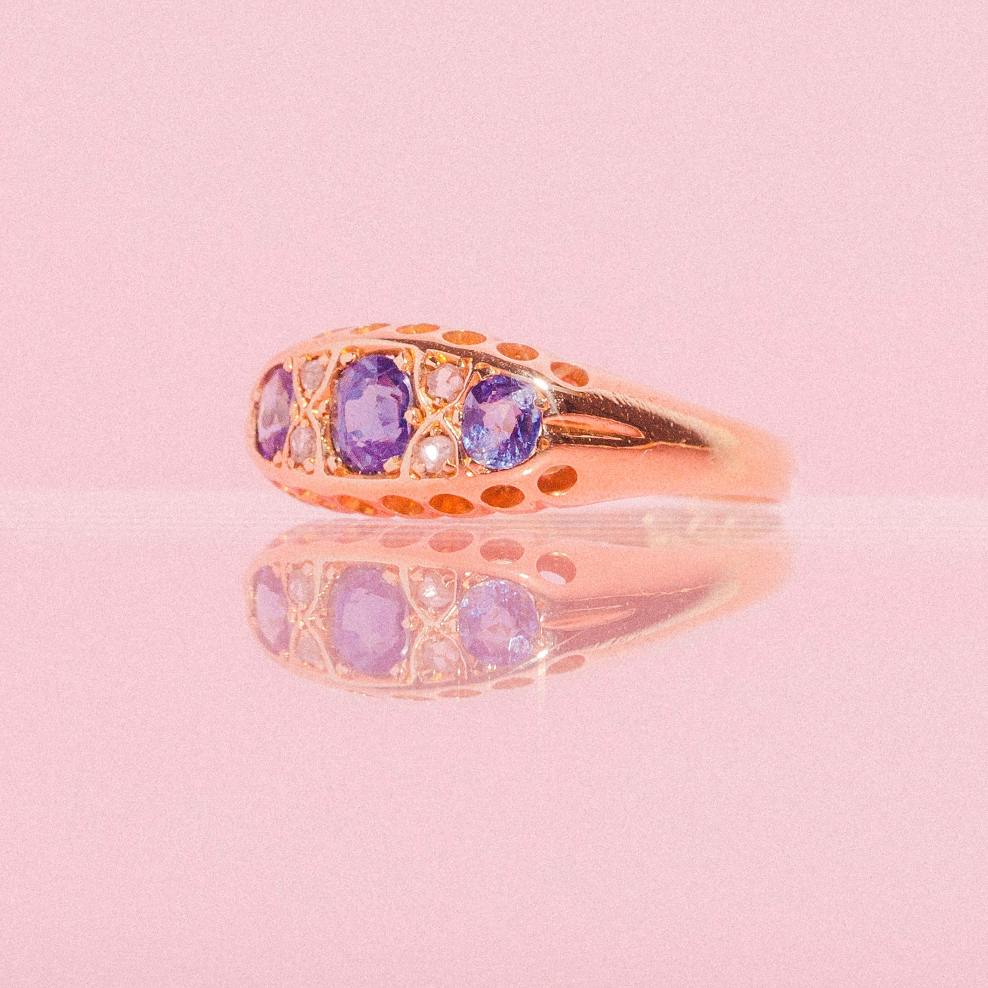 18ct gold antique ring set with sapphires and diamonds