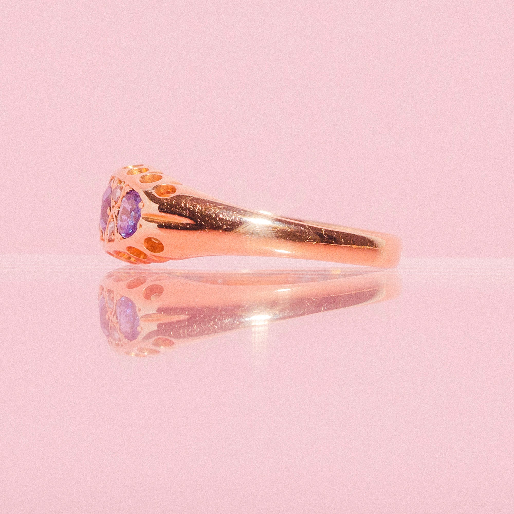 18ct gold antique ring set with sapphires and diamonds