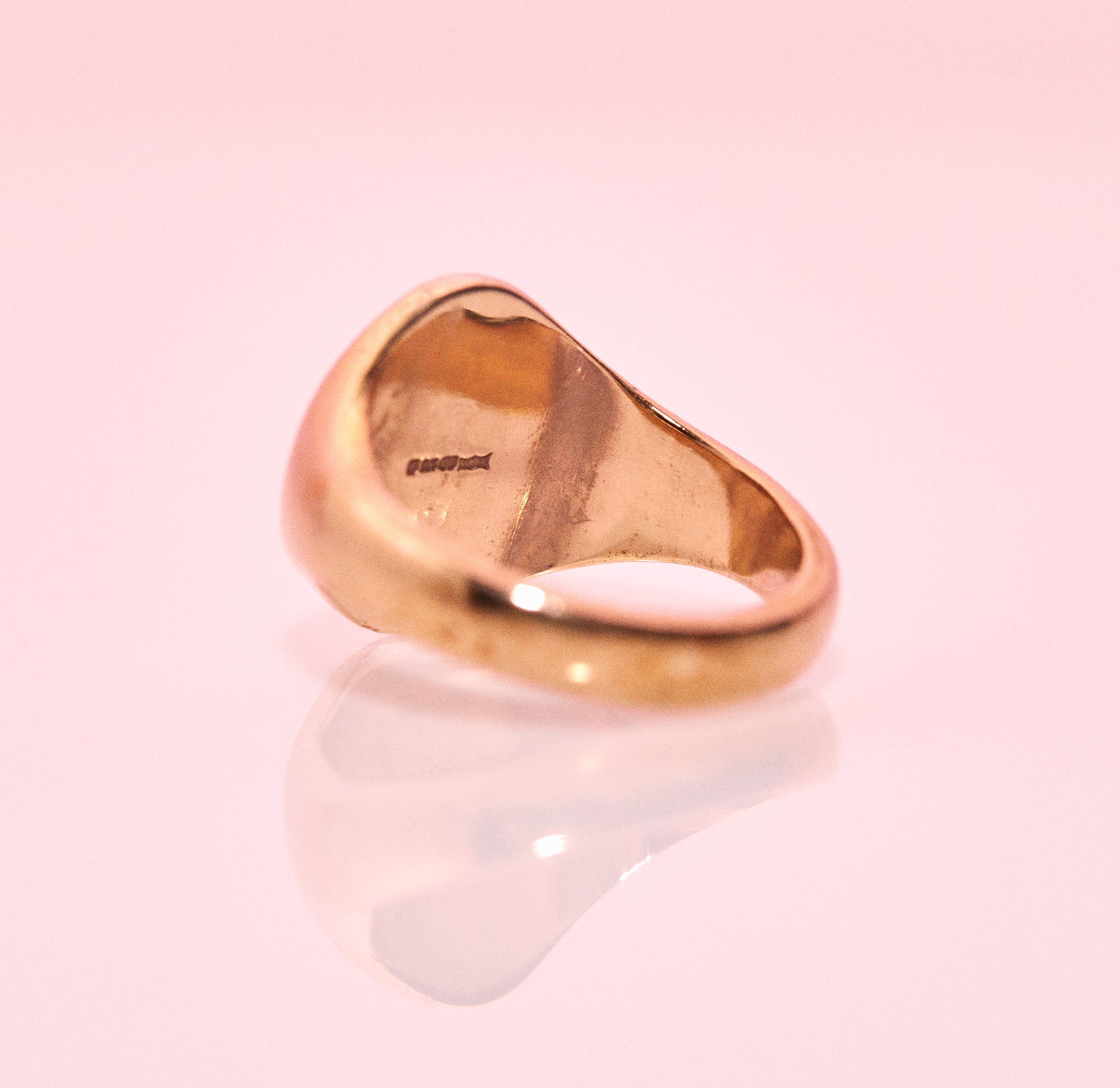 9ct gold circular signet ring