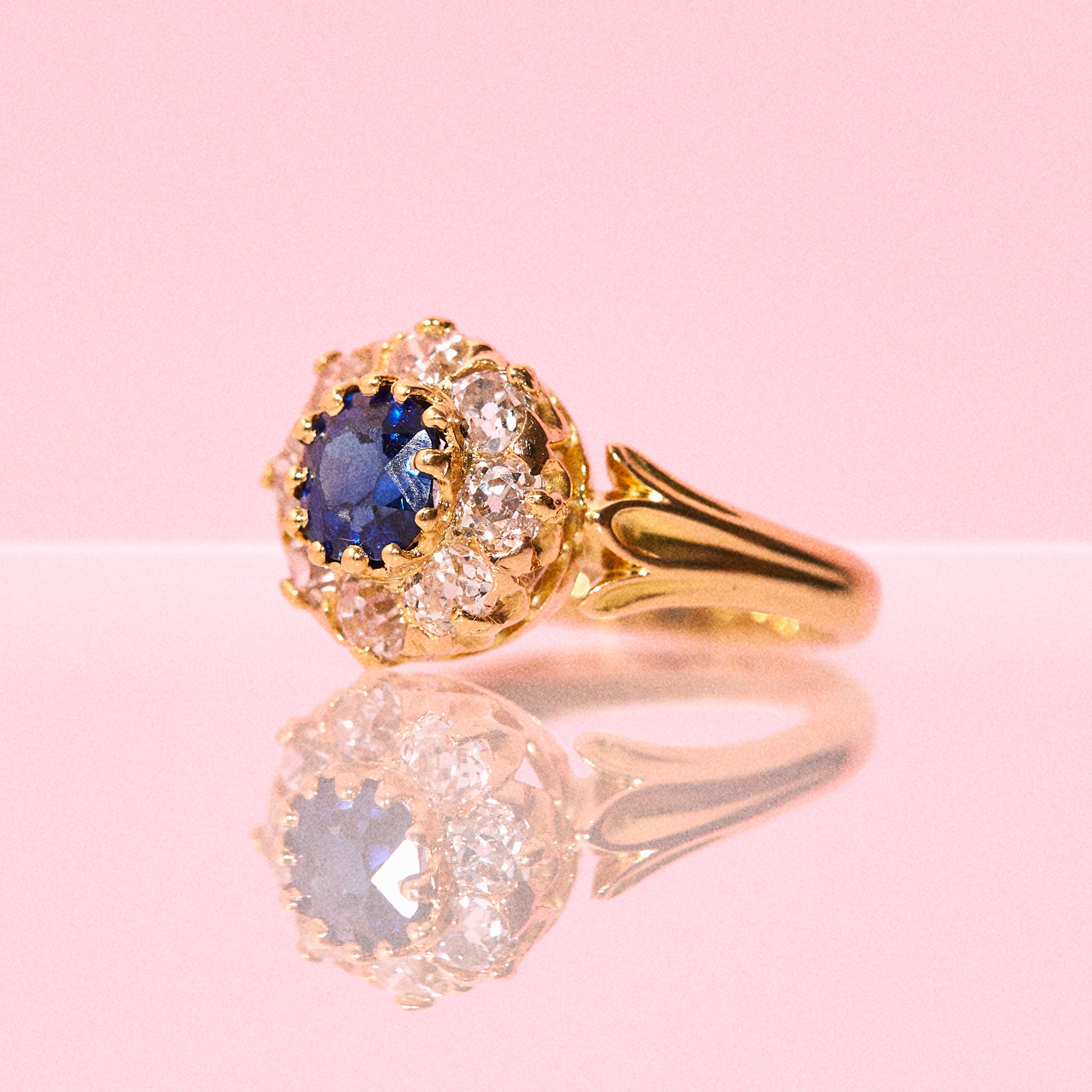 18ct gold ring set with a sapphire and diamonds