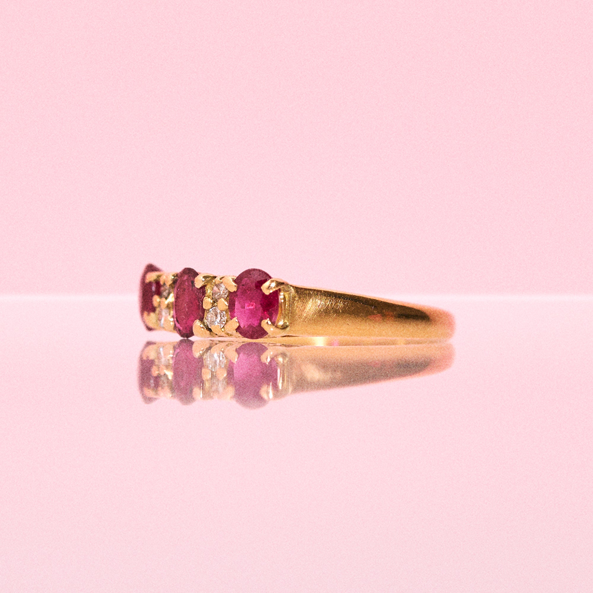 18ct gold ring set with a ruby and diamonds