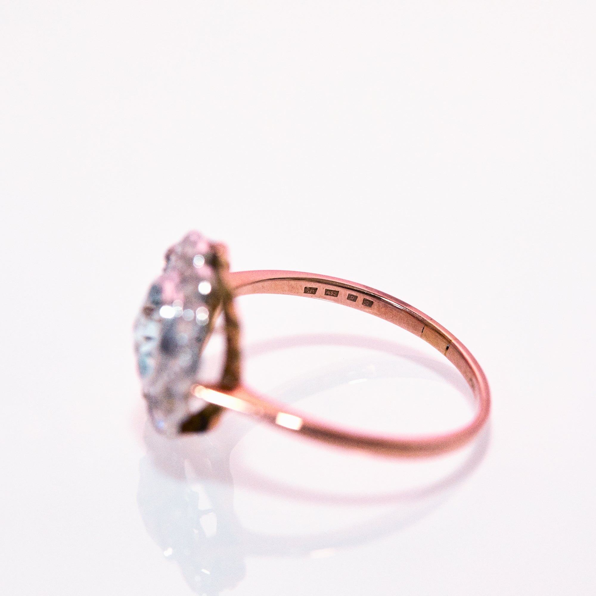 14ct gold ring set with an aquamarine and diamonds