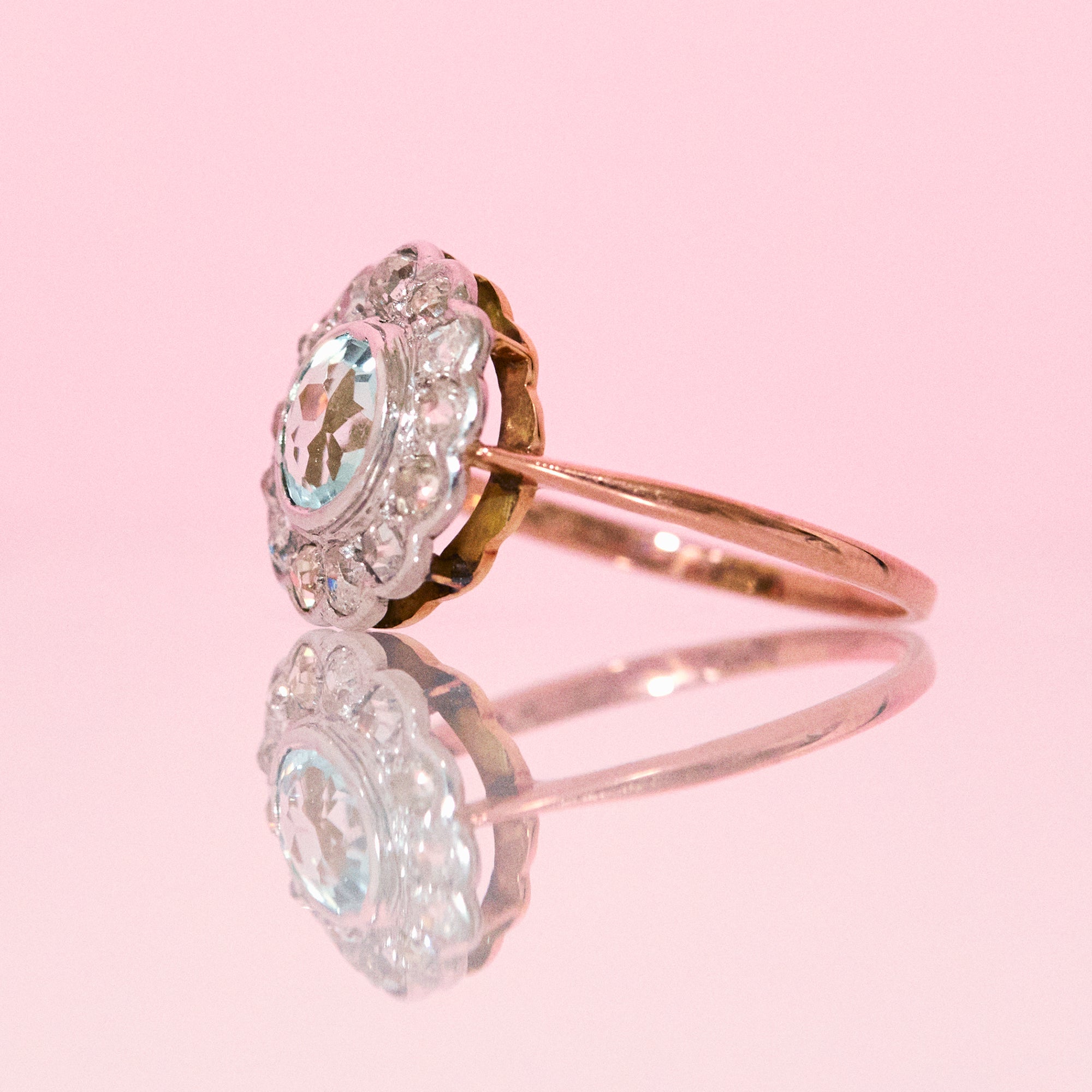 14ct gold ring set with an aquamarine and diamonds