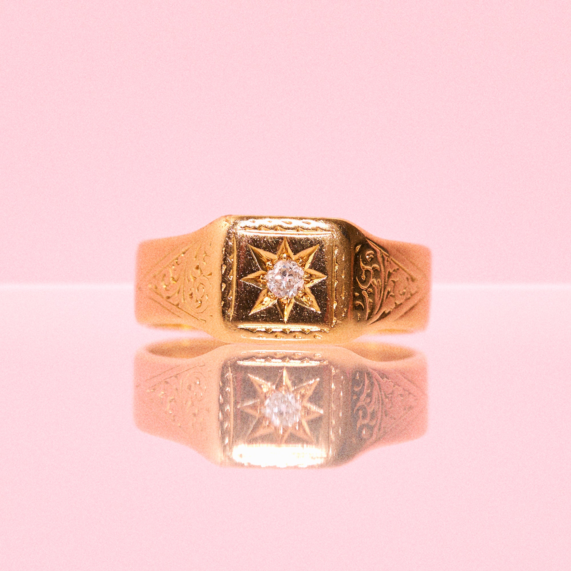 18ct gold signet ring with a diamond