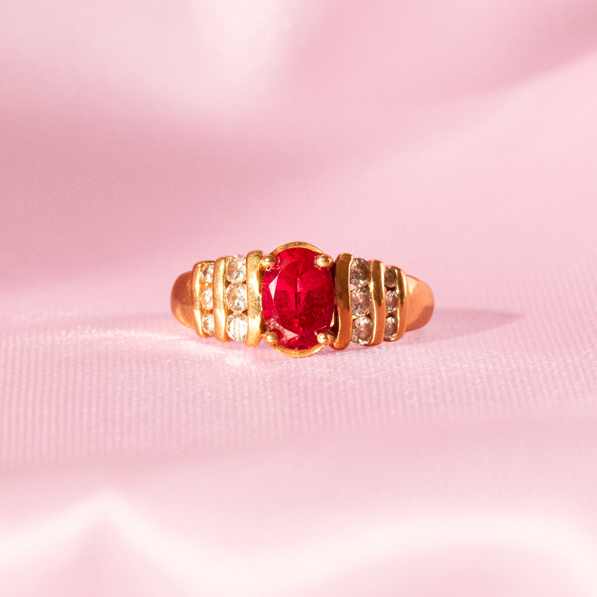 18ct gold ring set with a ruby and diamonds