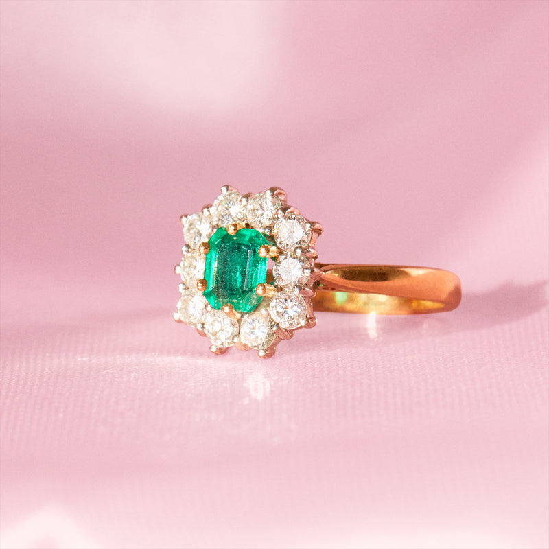 18ct gold ring set with an emerald and diamonds