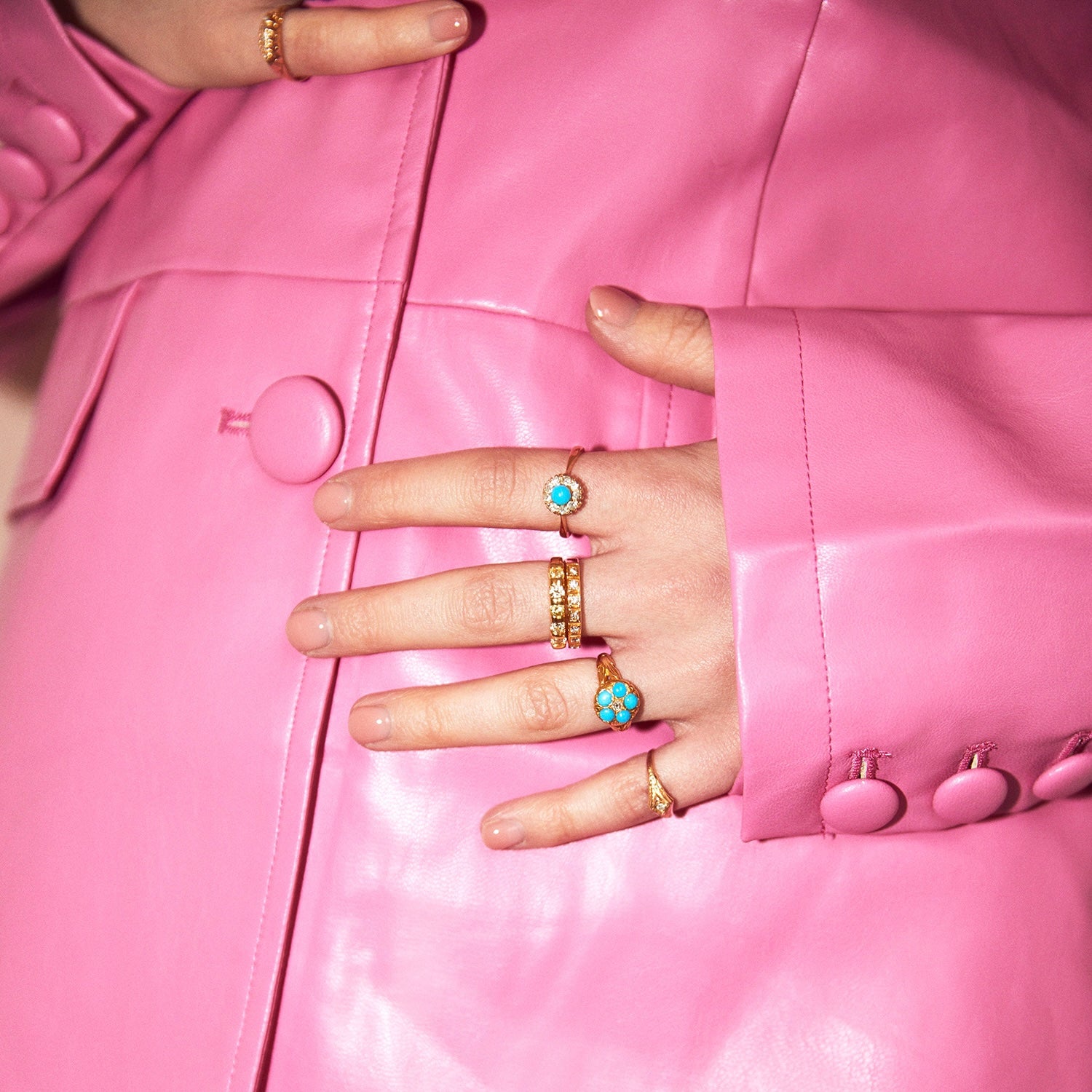 18ct gold ring set with a turquoise and diamonds