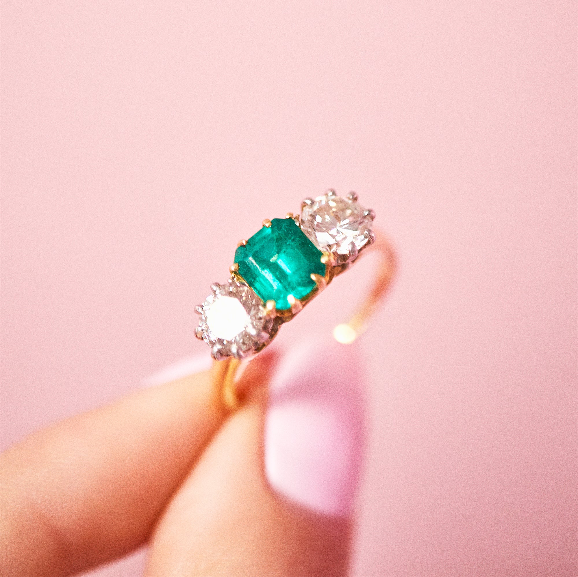 18ct gold ring set with an emerald and diamonds
