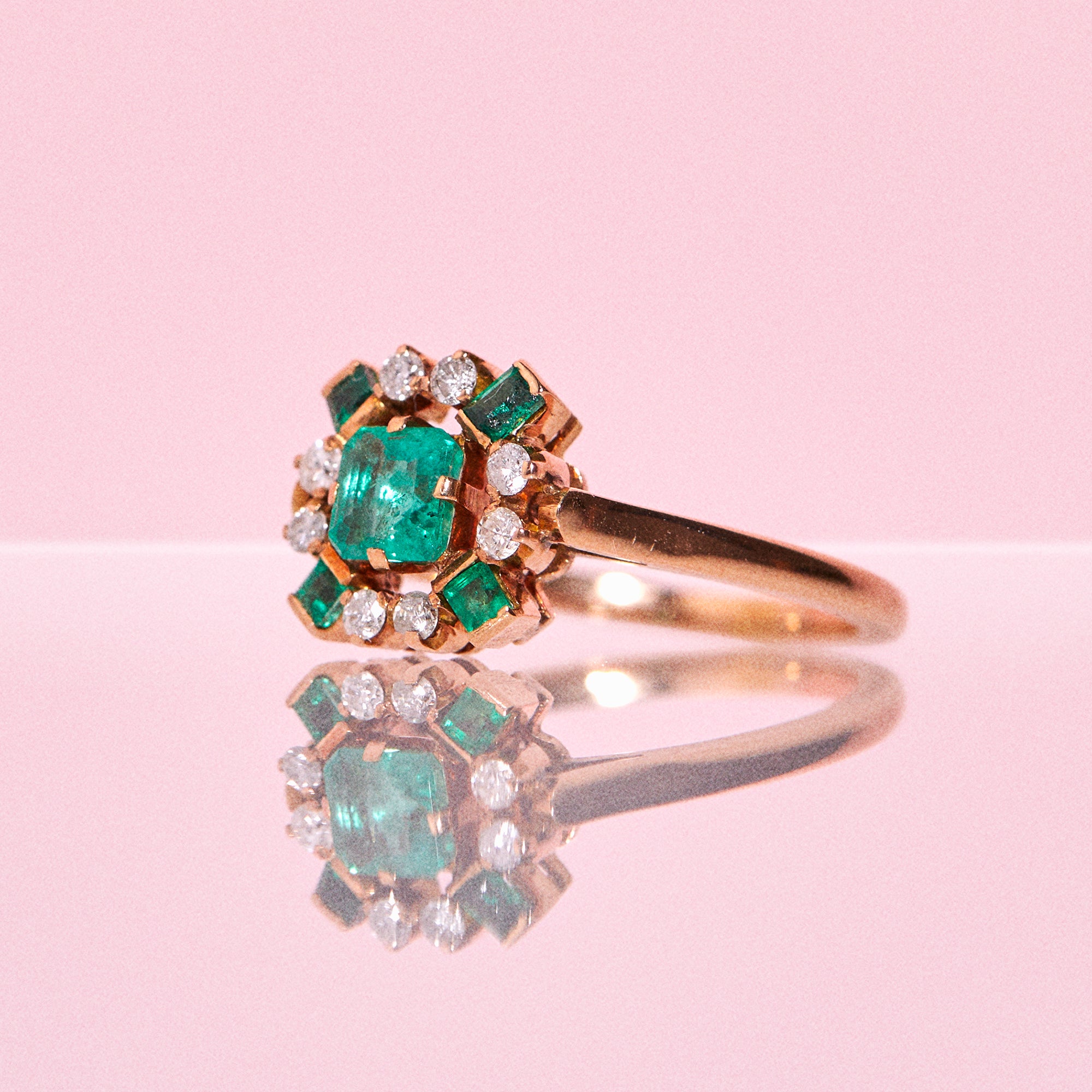 18ct gold ring set with emeralds and diamonds