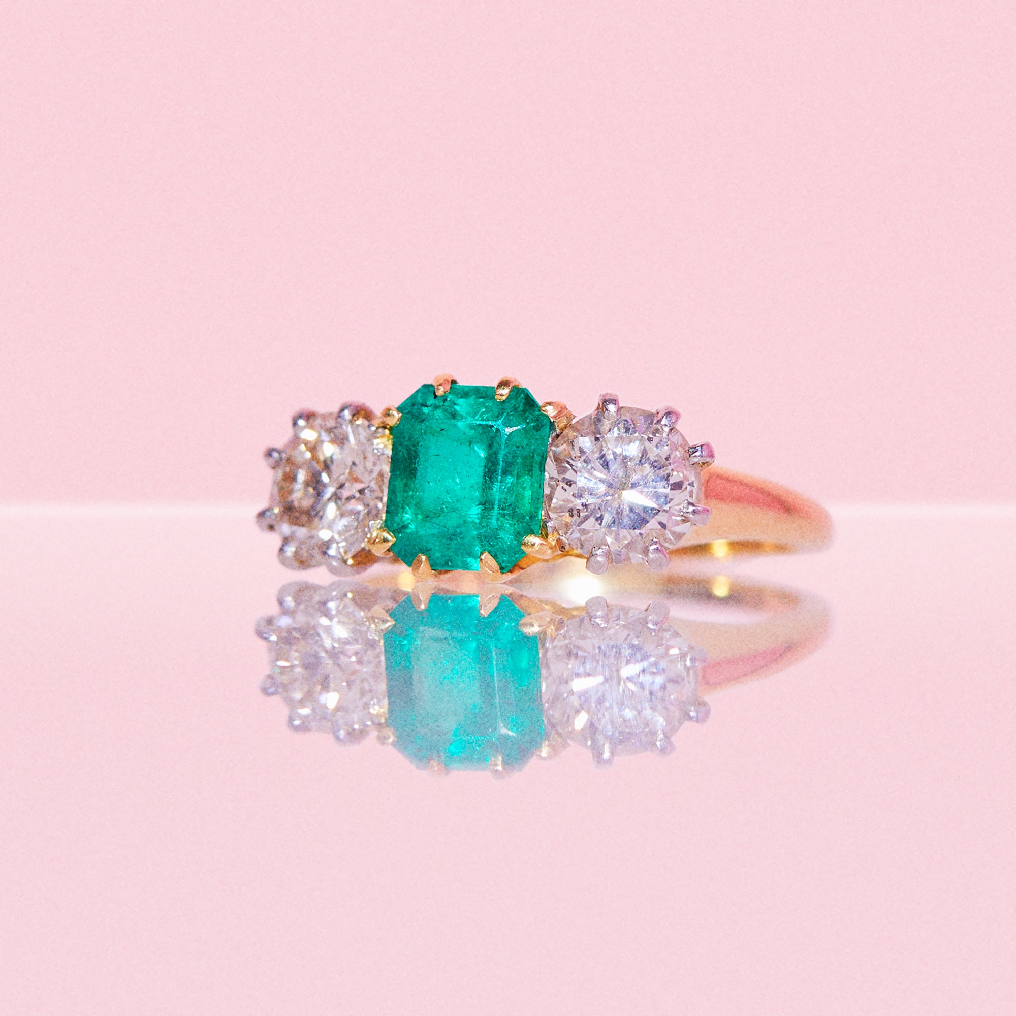 18ct gold ring set with an emerald and diamonds