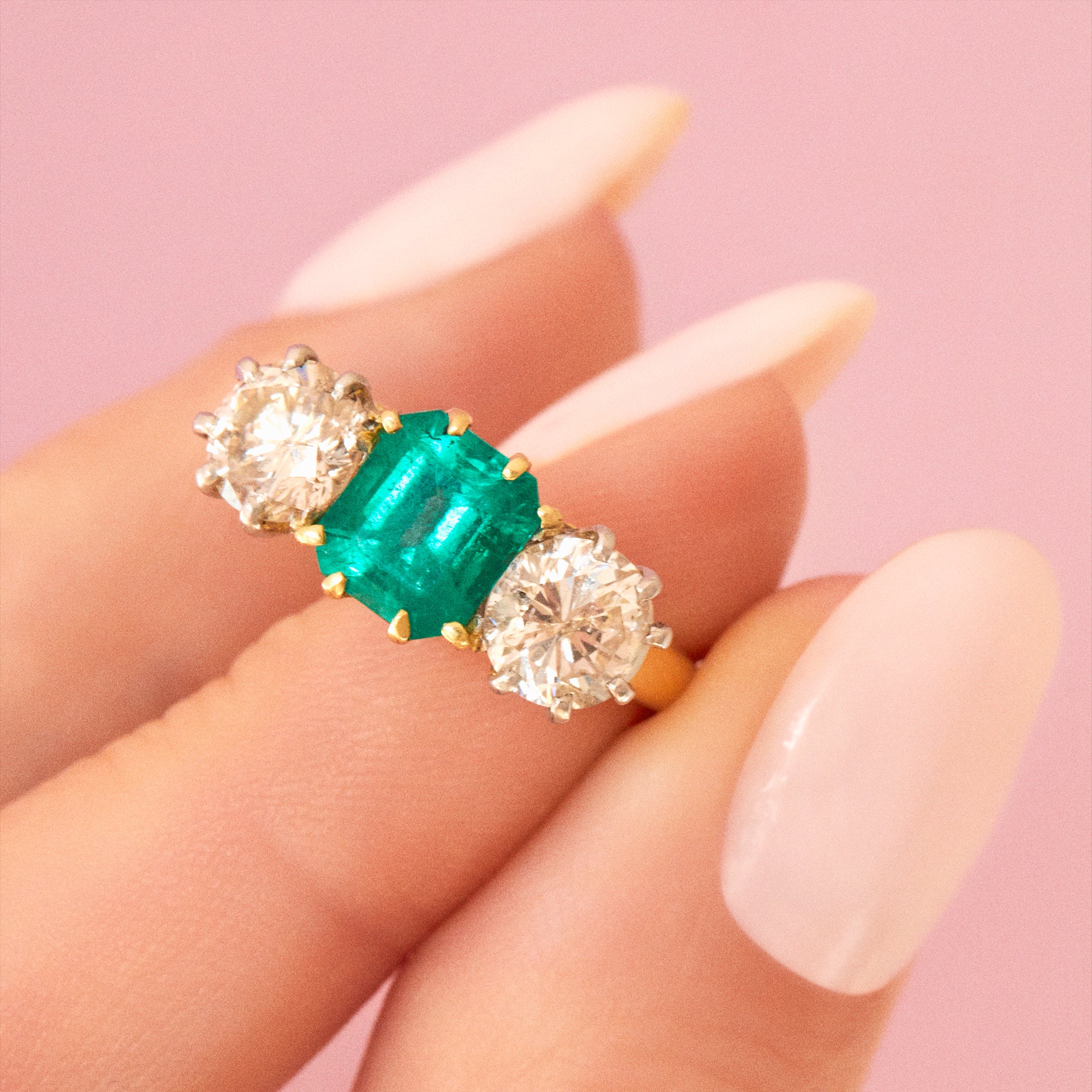 18ct gold ring set with an emerald and diamonds
