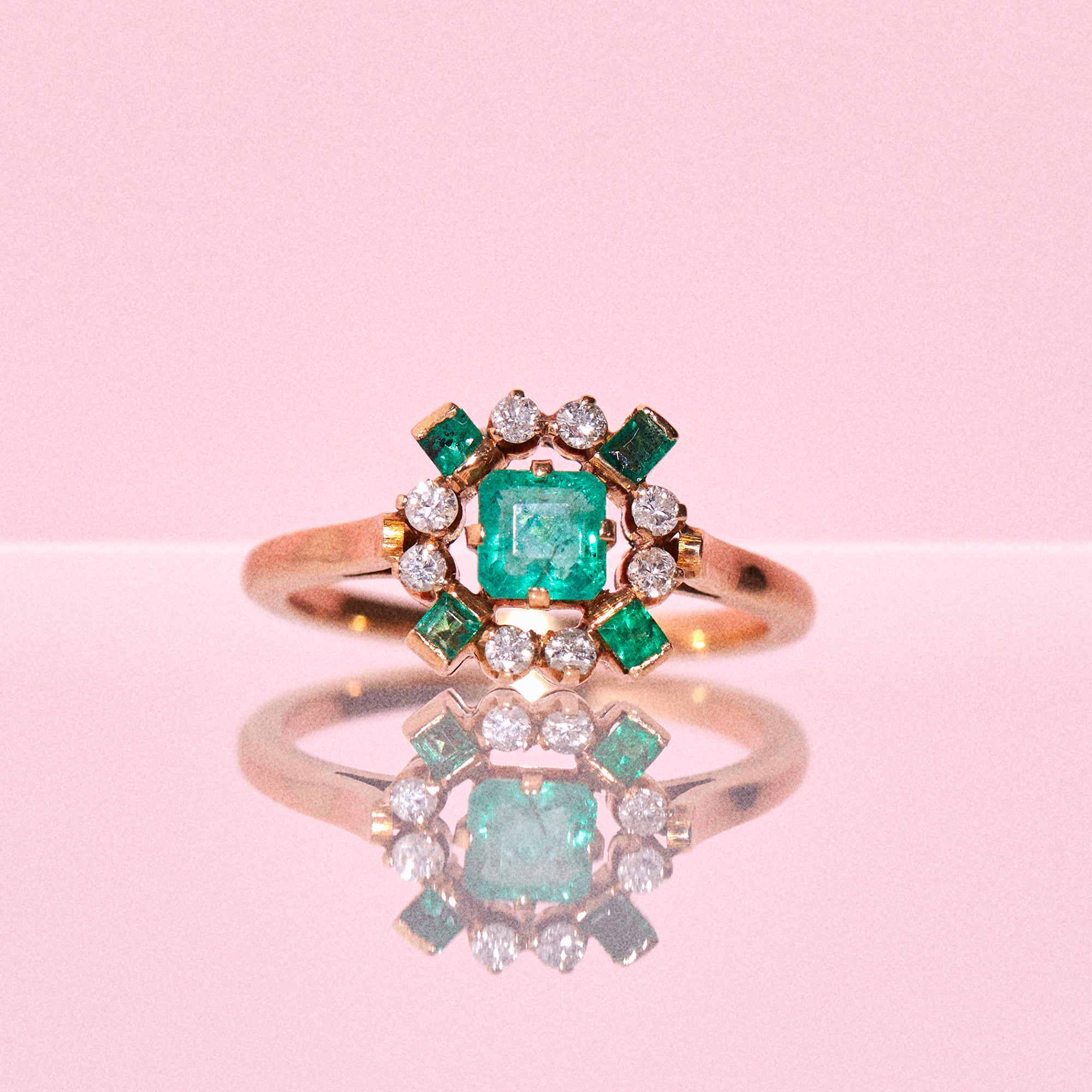 18ct gold ring set with emeralds and diamonds