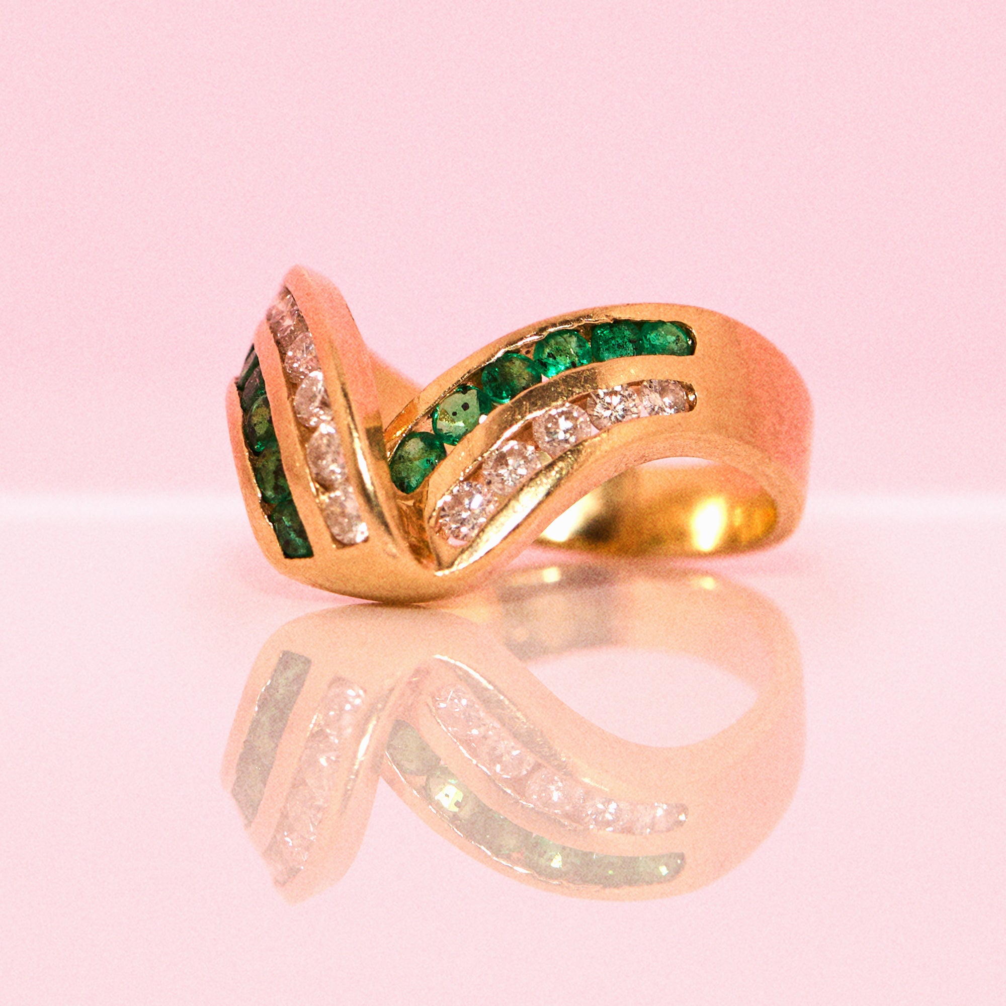 14ct gold emerald and diamond wishbone ring