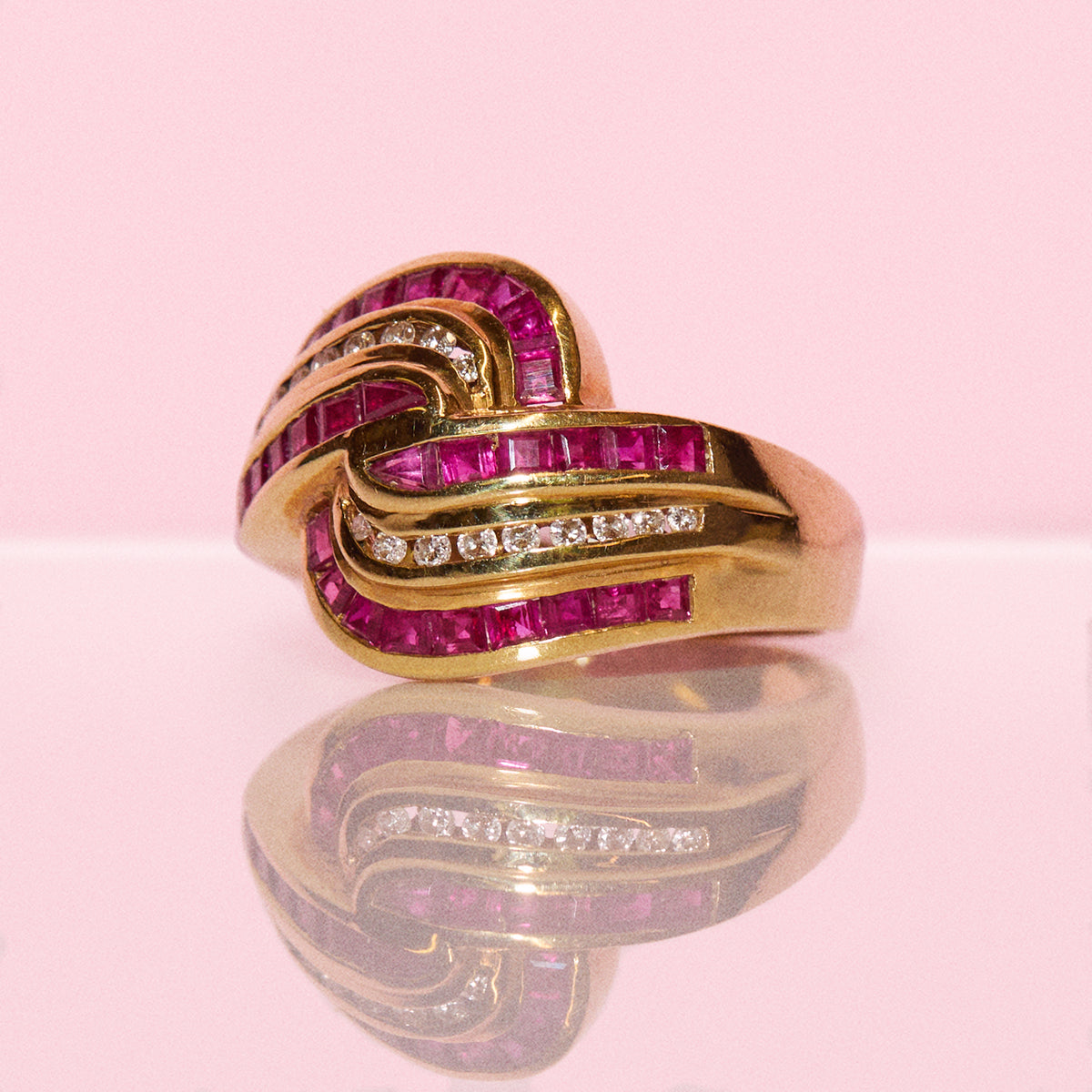 Vintage 18ct gold 0.70ct ruby and 0.20ct diamond ring