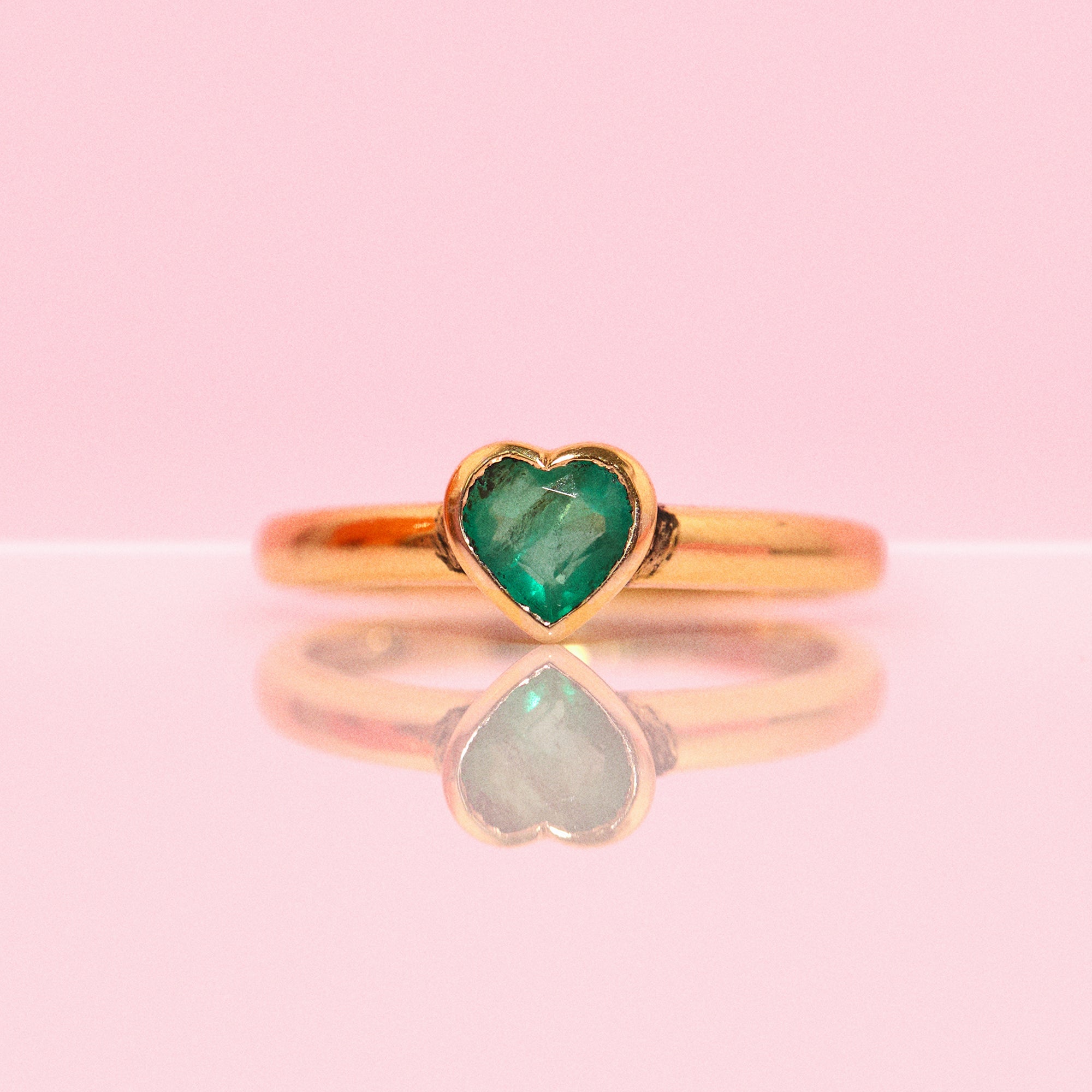 14ct gold 0.44ct emerald heart shaped ring