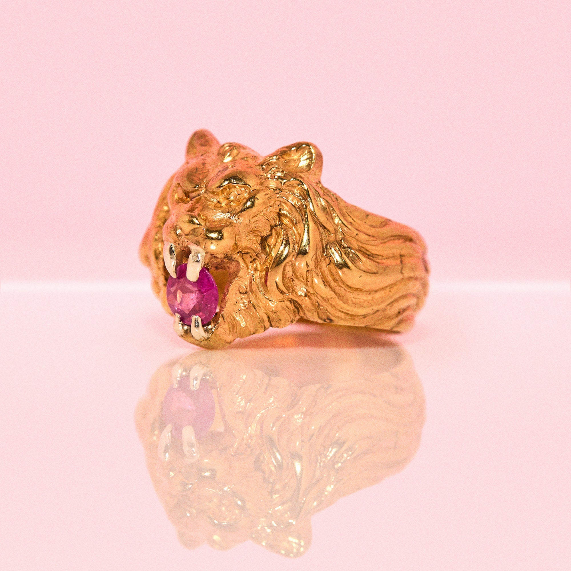18ct gold pink sapphire lion ring