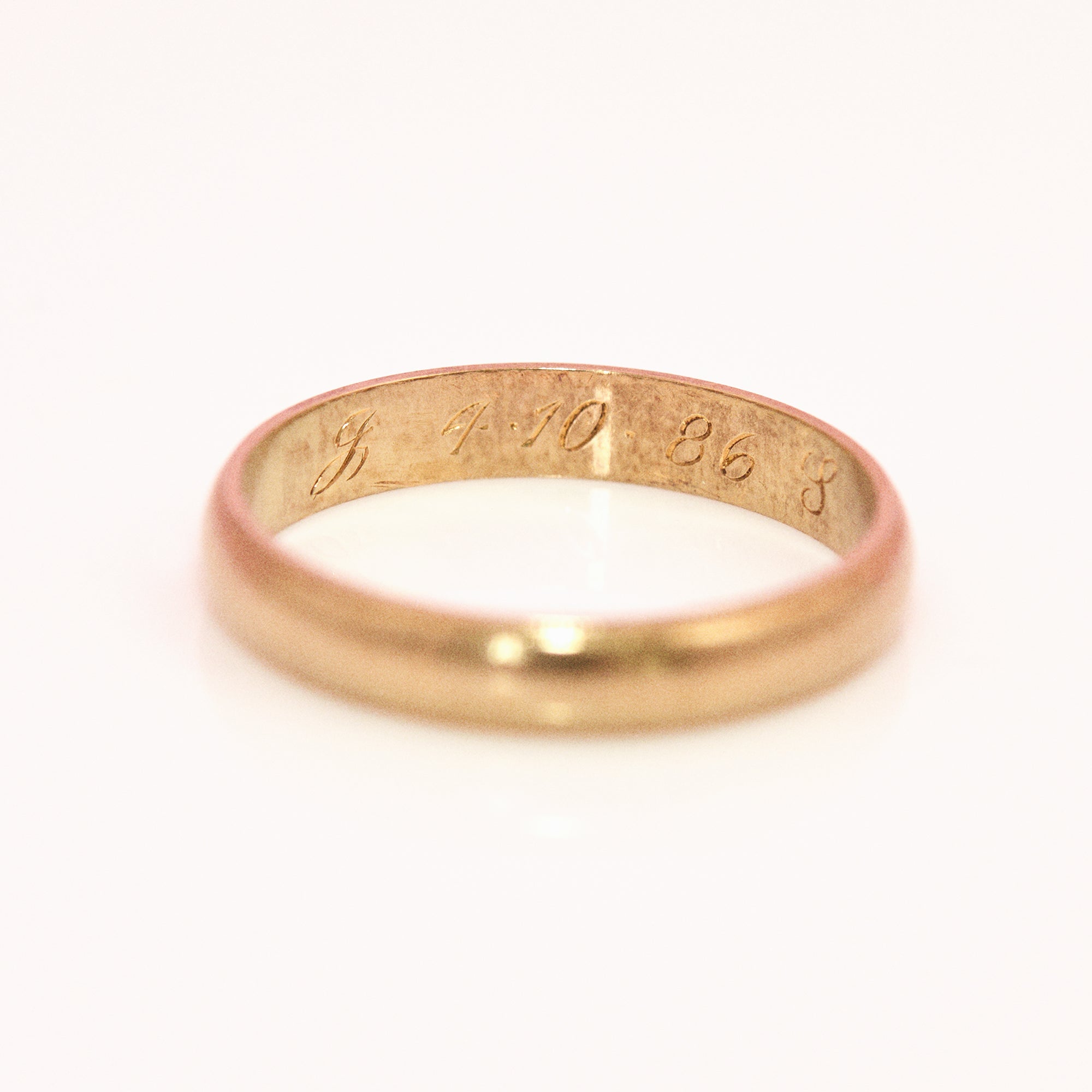 18ct gold band with a beaded edge from 1986