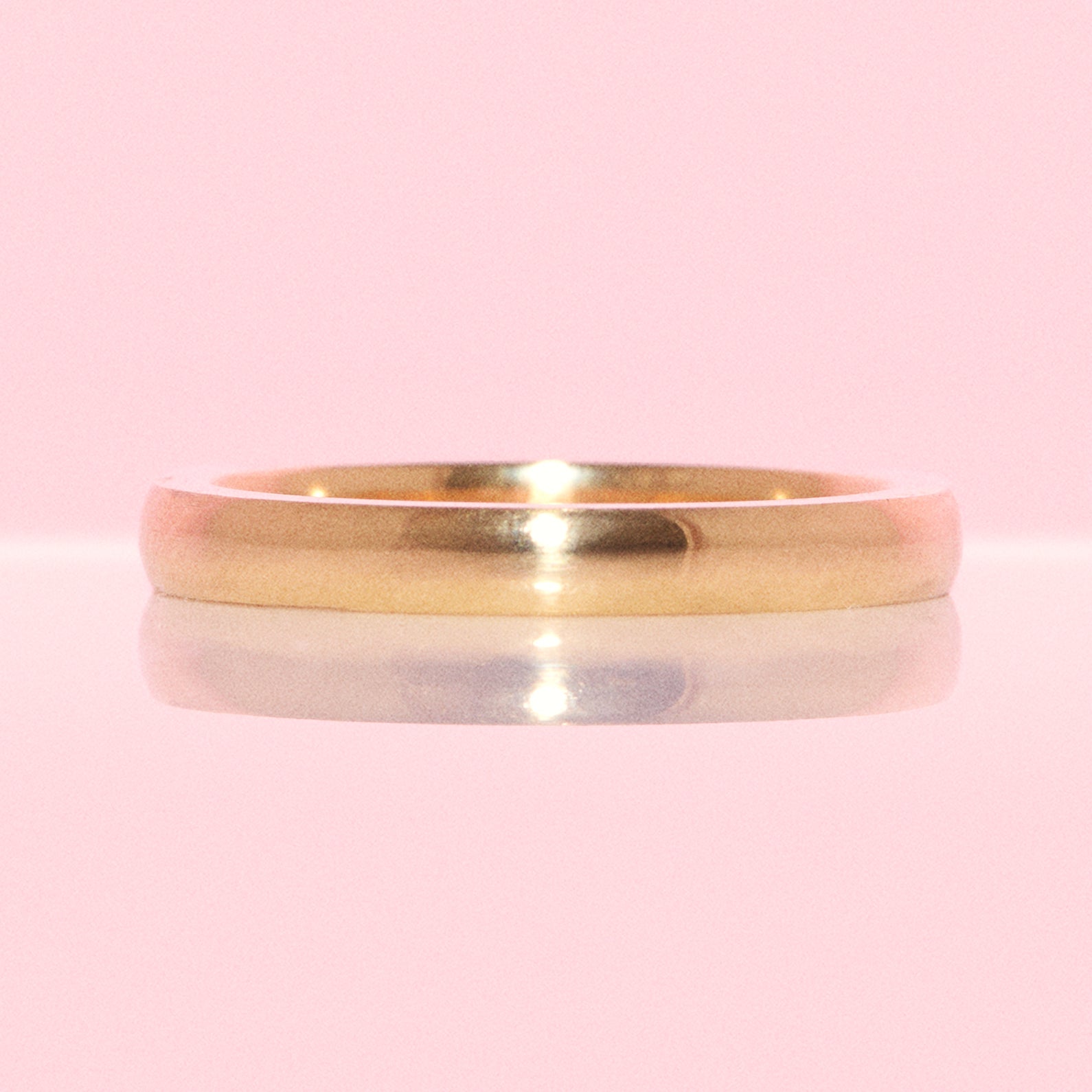 18ct gold 2.5mm heavy court band
