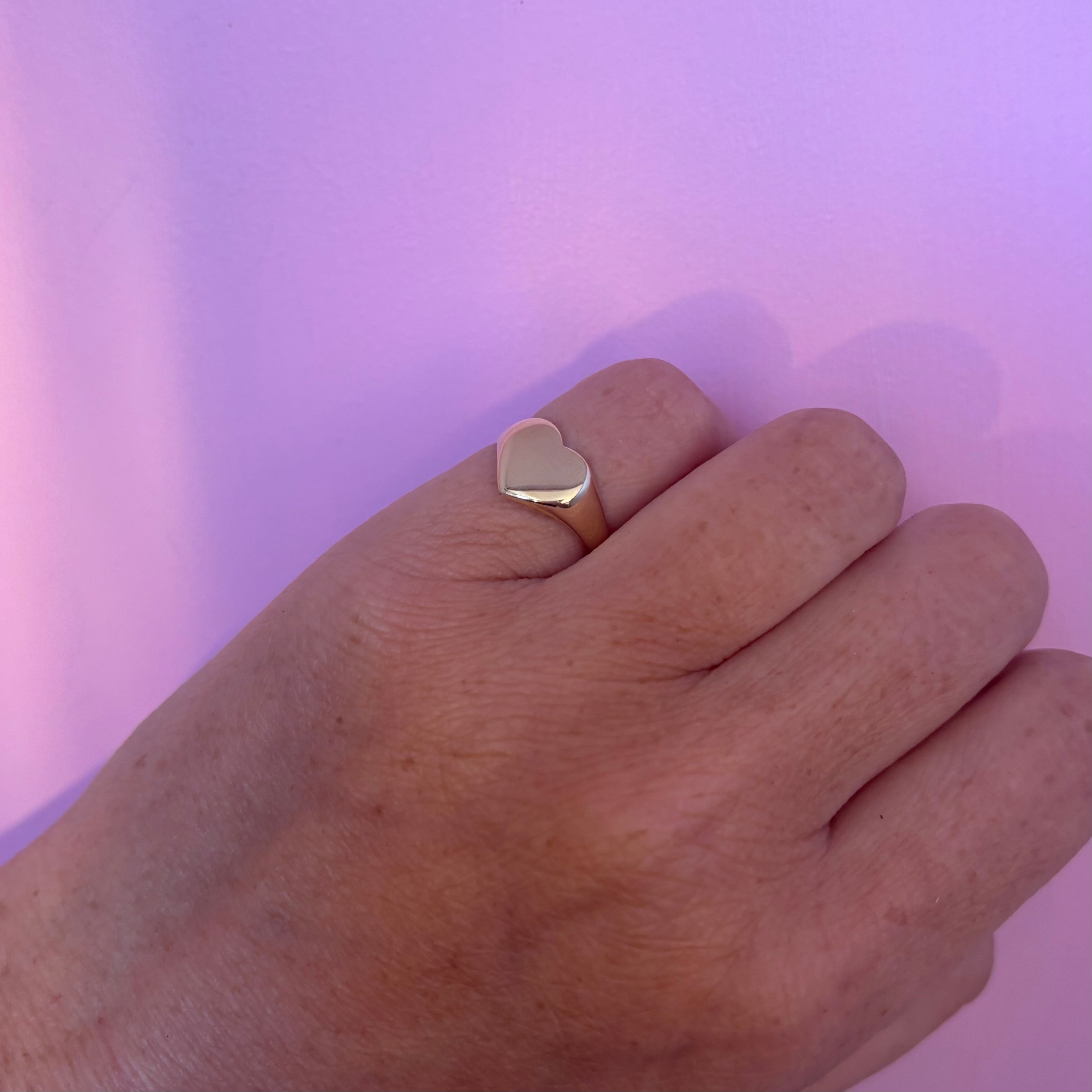 9ct gold heart shaped signet ring
