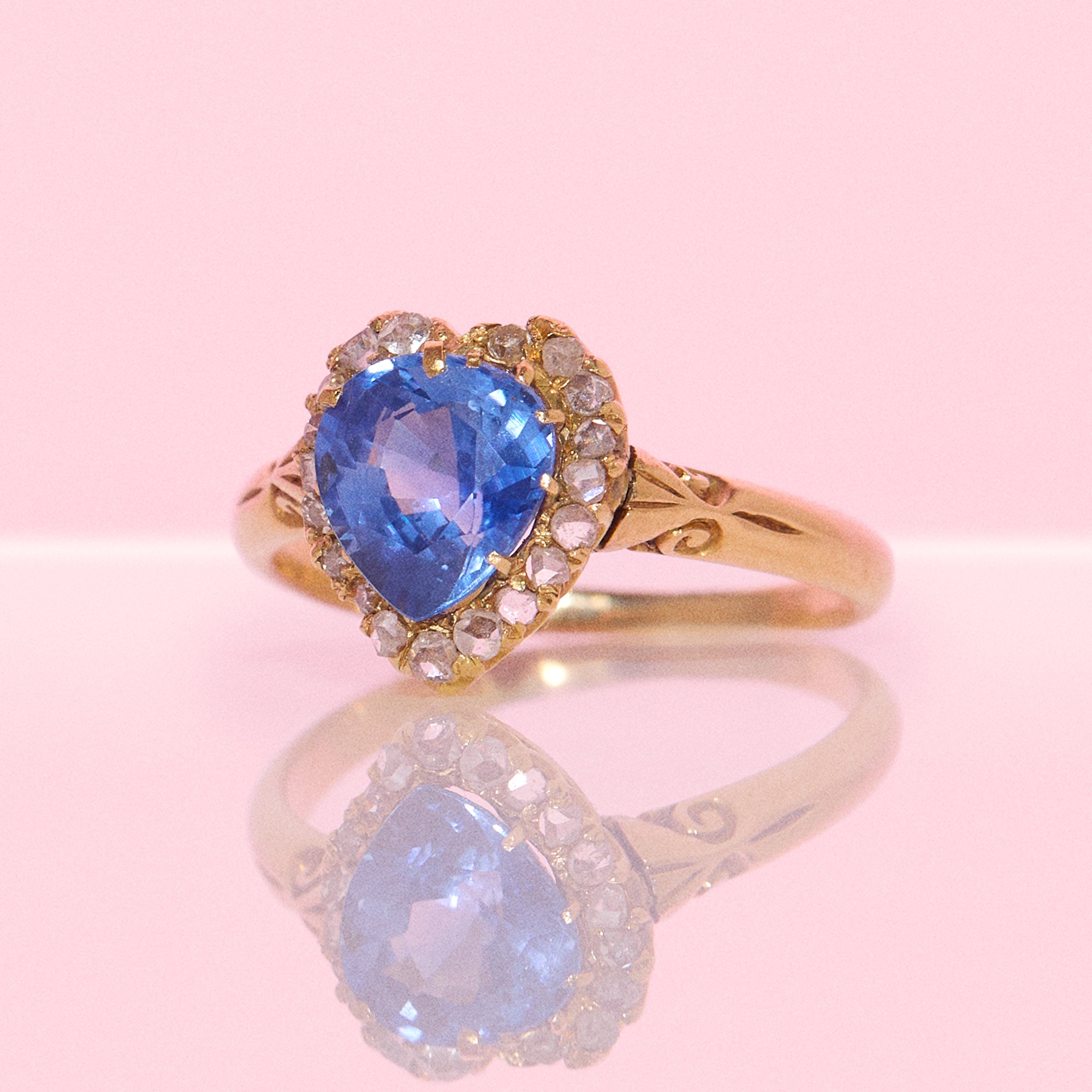 18ct gold heart shaped 2.10ct Sti Lankan sapphire Victorian ring