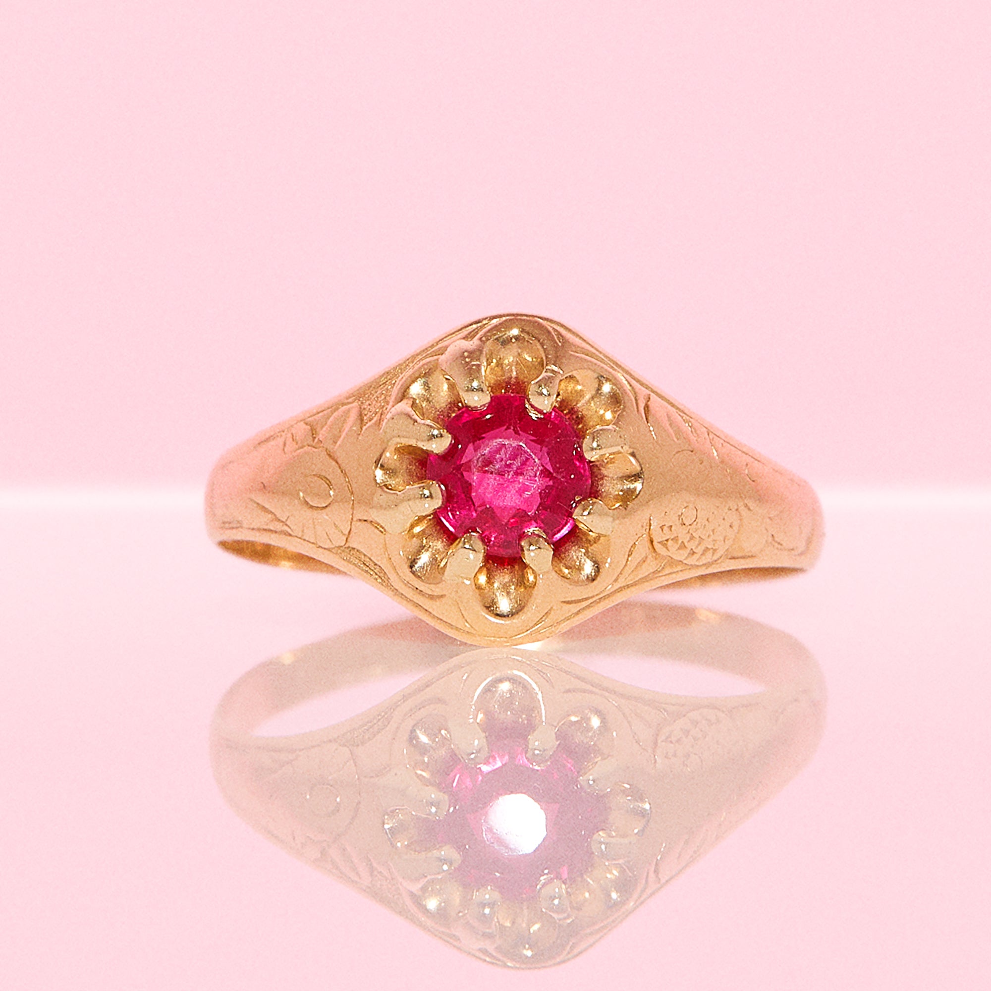 18ct gold ruby engraved ring
