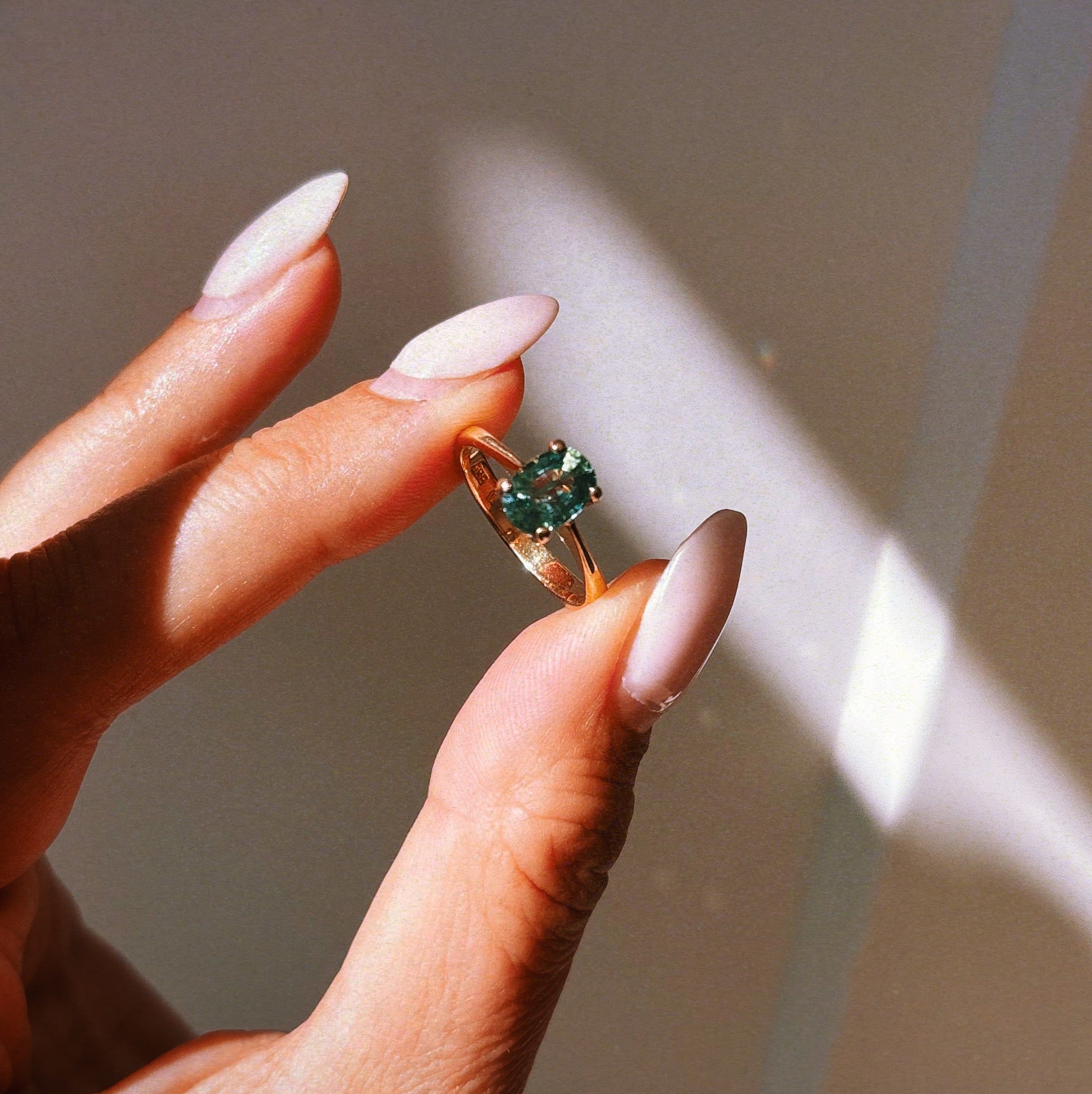 14ct gold green garnet single stone ring